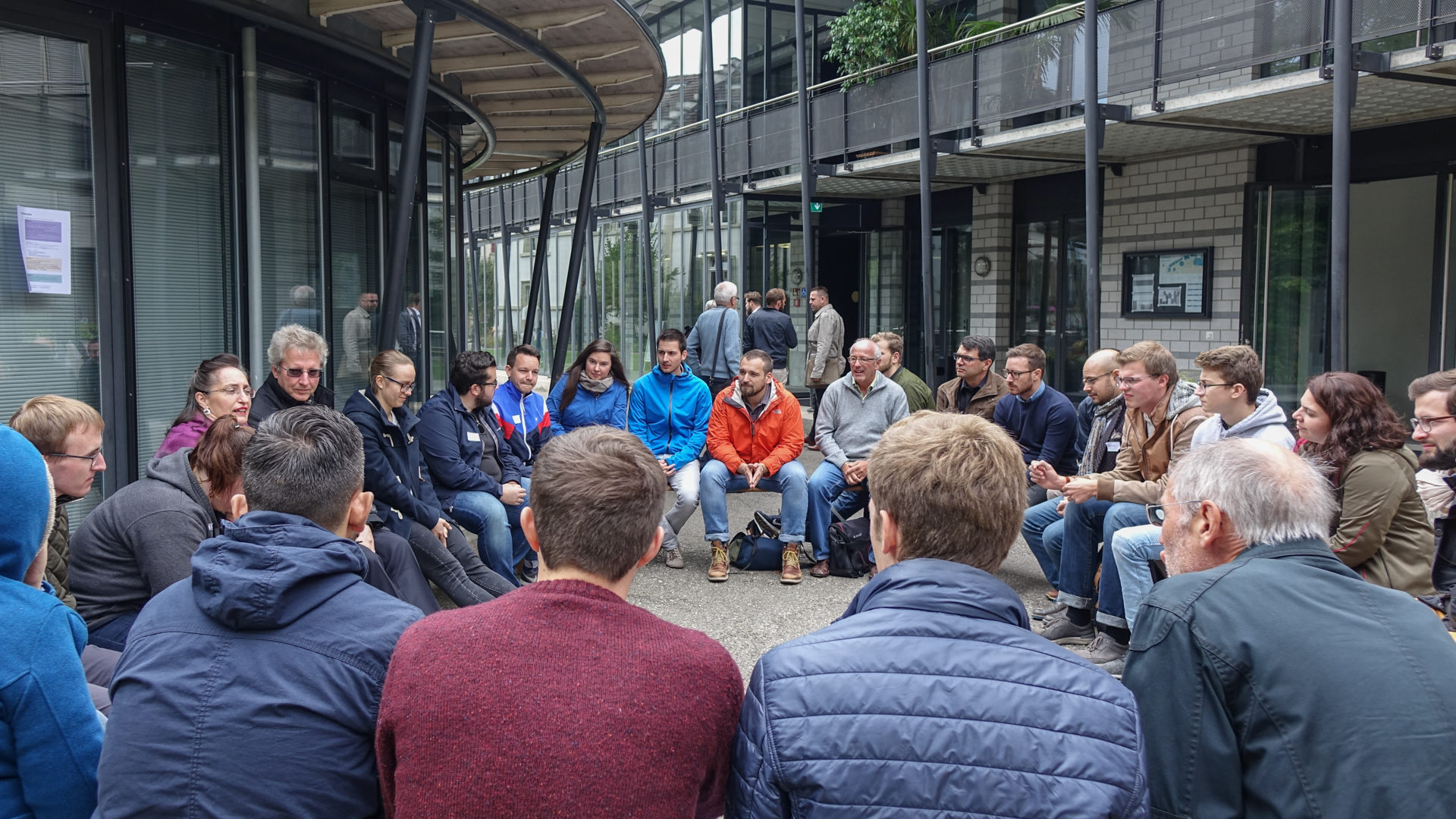 Dialogue avec les jeunes lors de la journée ANAVON | © Maurice Page 