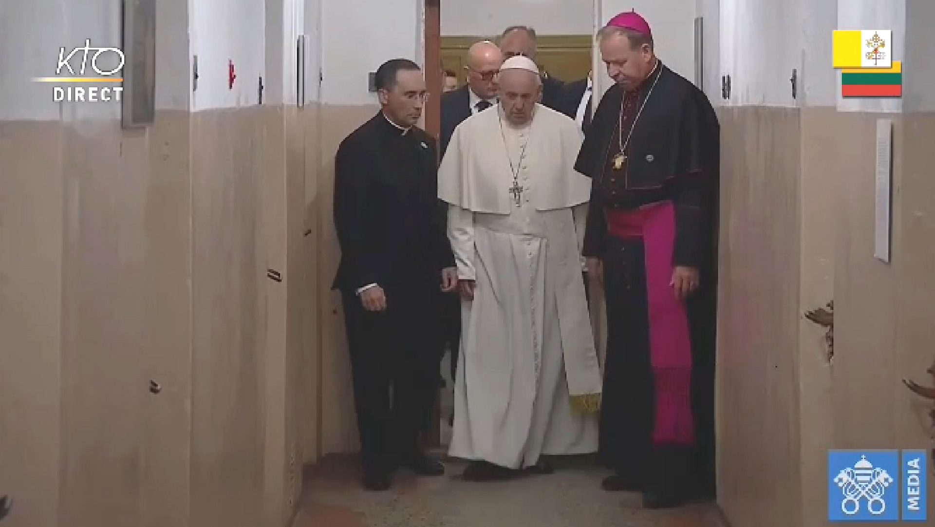 Le pape François visite les cellules de l'époque soviétique | capture d'écran Vatican Media