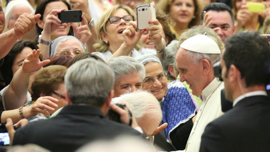 Chaque fois que le pape s'adresse à un auditoire de jeunes, il les encourage à parler à leurs grands-parents.| © Ricardo Rossi/Flickr/CC BY-NC 2.0