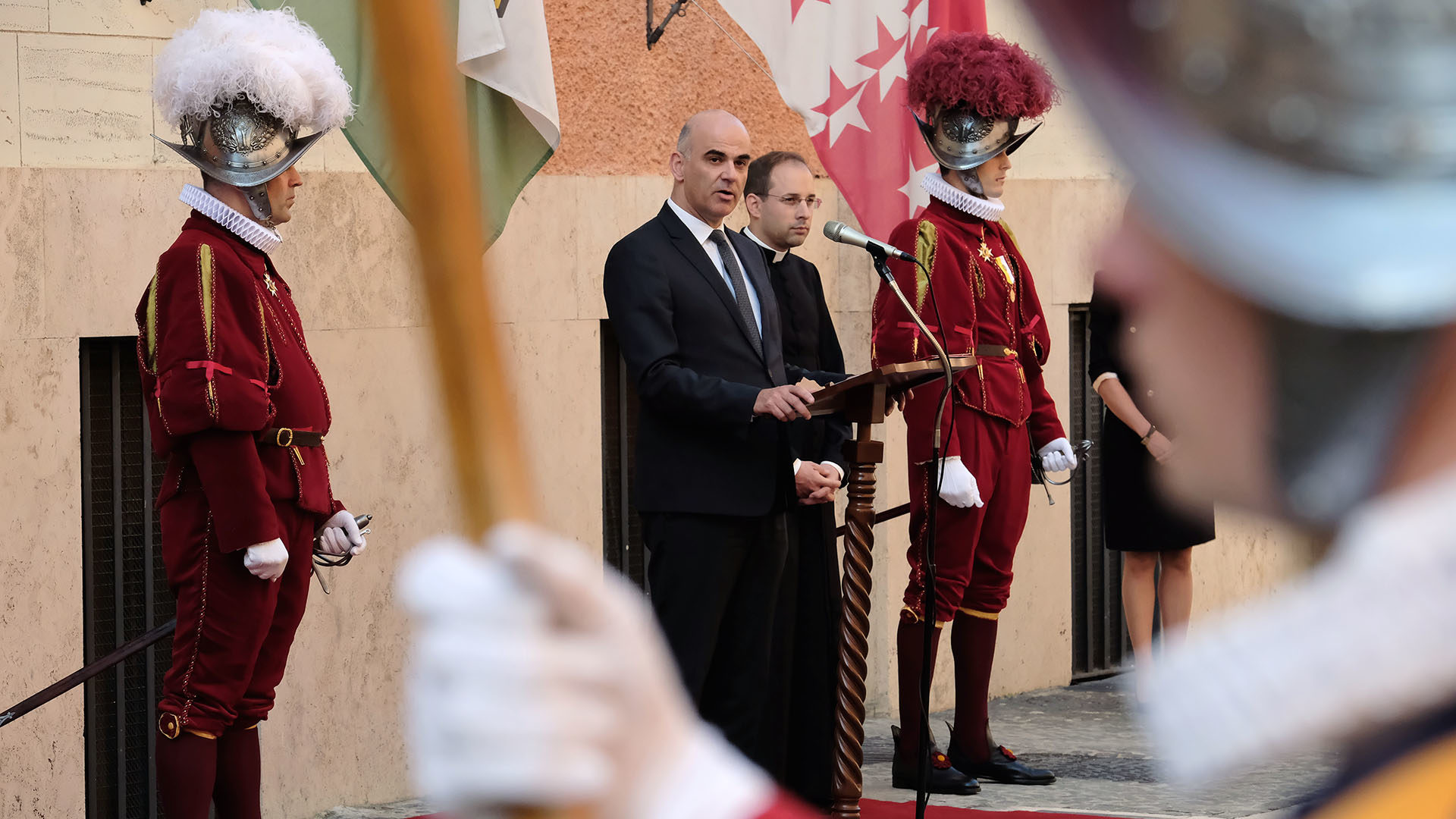 Rome le 12 novembre 2018. Alain Berset en visite à la Garde suisse. | © Oliver Sittel