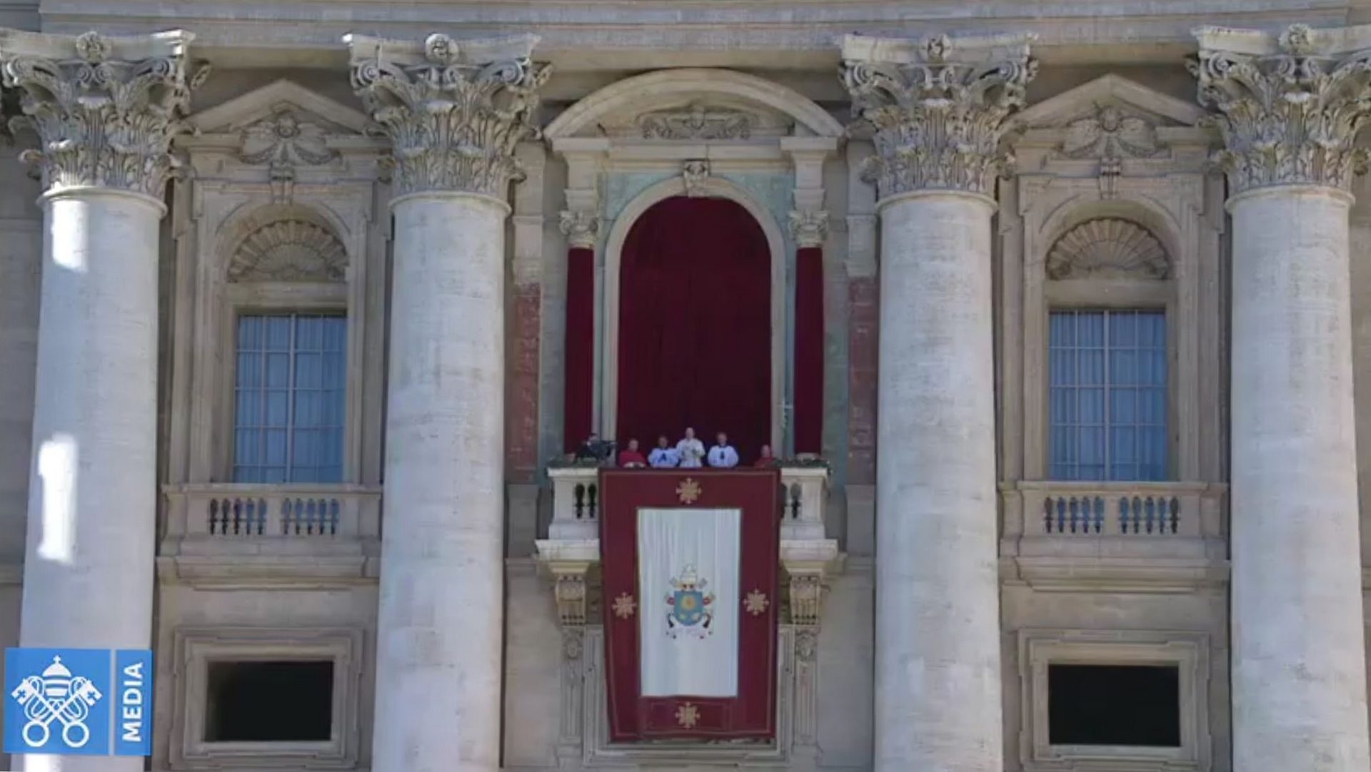 Le pape François s'adresse à la foule de la loggia de la basilique Saint-Pierre | capture d'écran Vatican Media