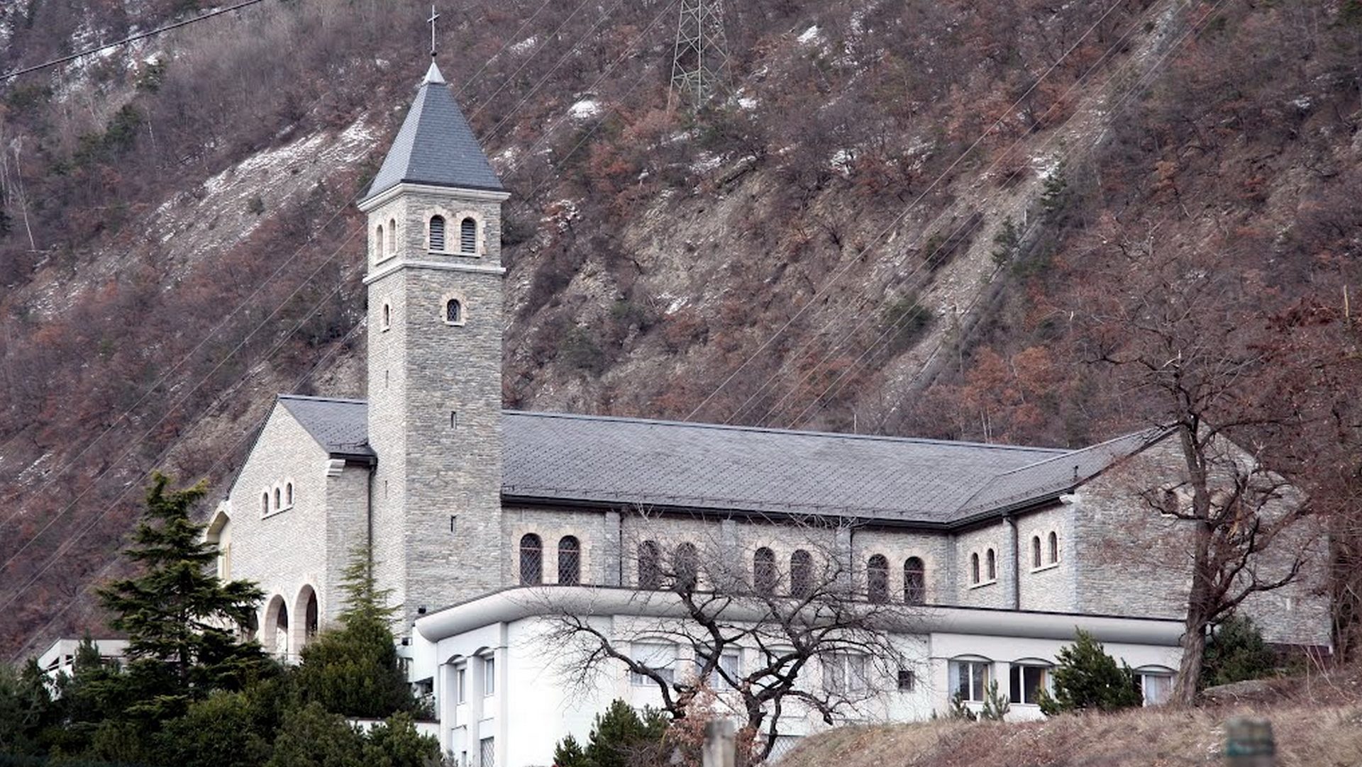 L'église de la FSSPX constuite en 1998 à Ecône, en Valais | DR