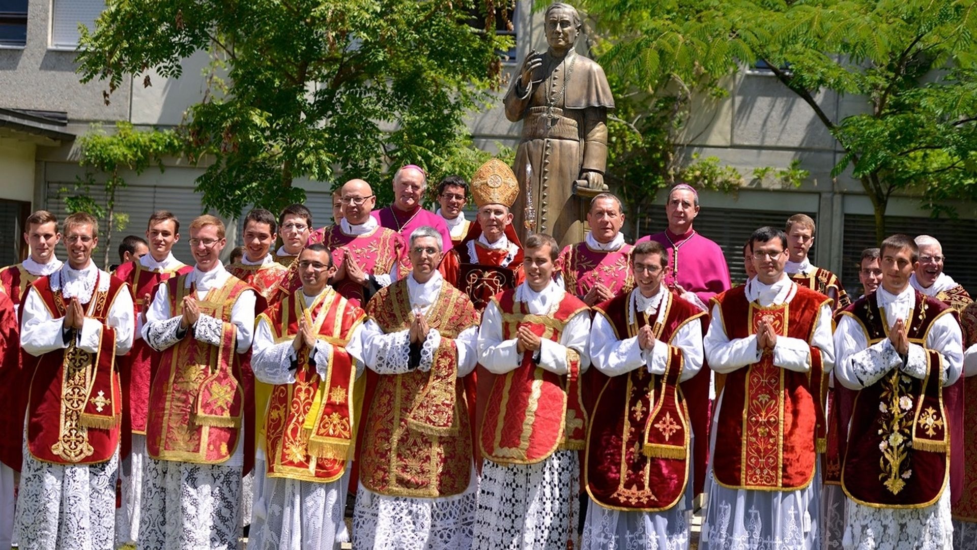 Huit nouveaux prêtres et onze diacres à Ecône en 2016 | FSSPX