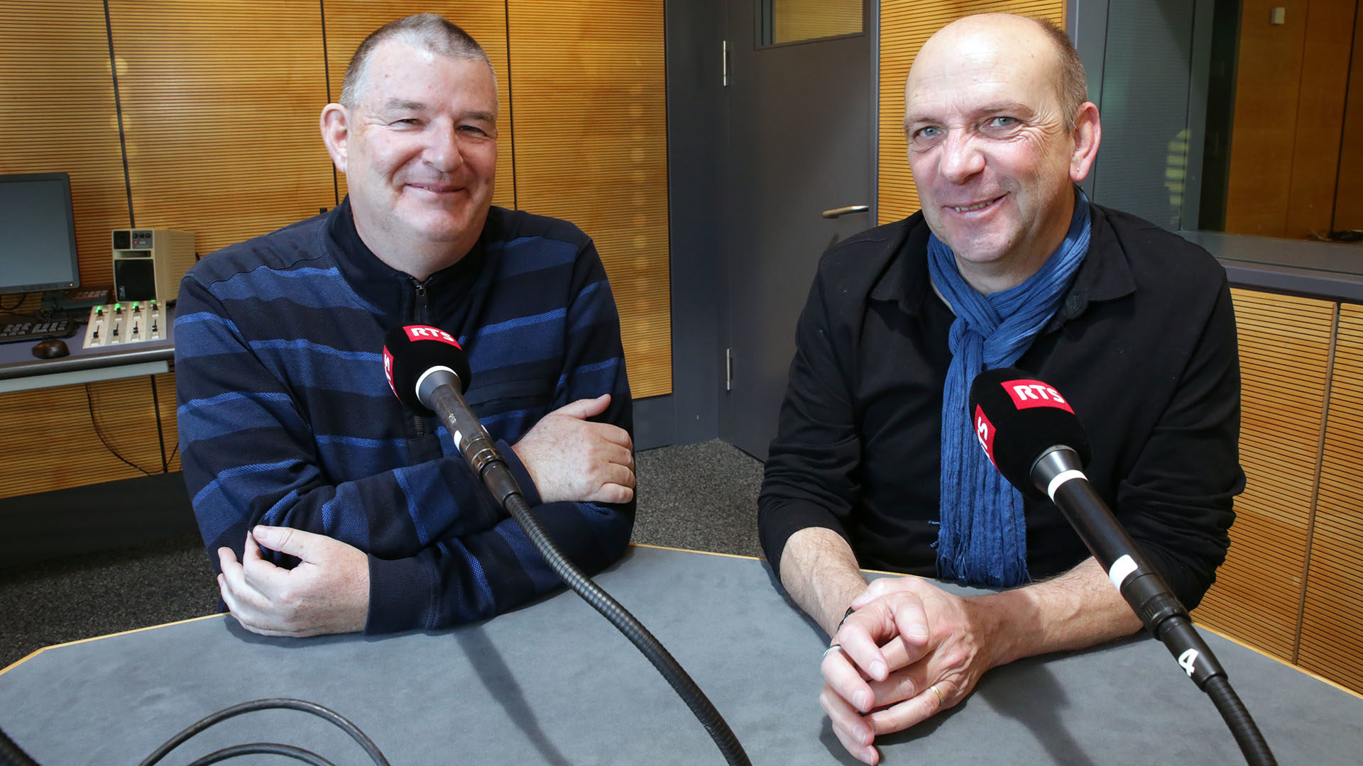 Dominique Voinçon (à g.) et Cyril Dépraz se retrouvent au studio pour les 20 ans de Hautes Fréquences. | © B. Hallet