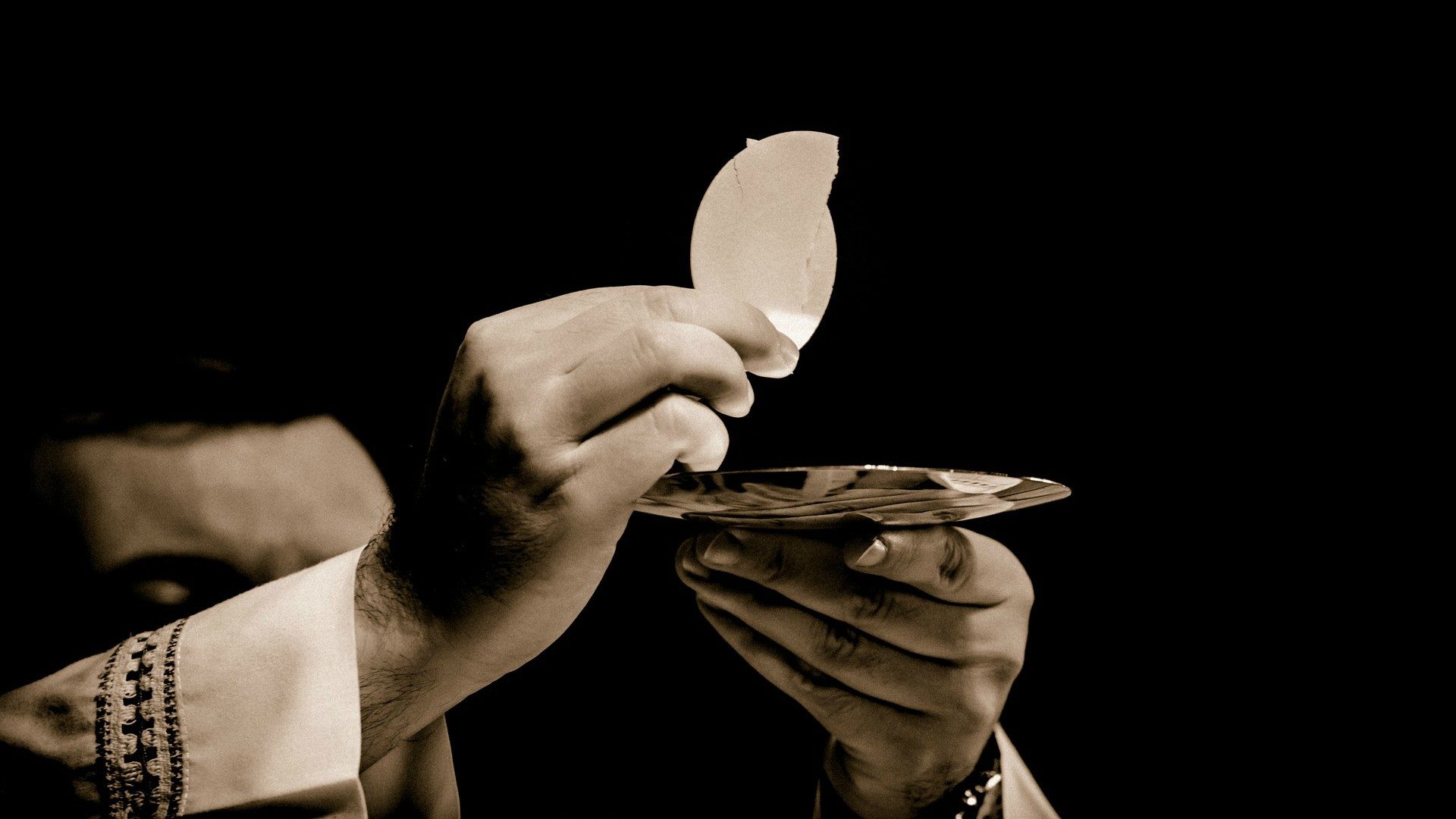 Un prêtre irlandais a refusé la communion à un politicien | © photo d'illustration: Pixabay.com