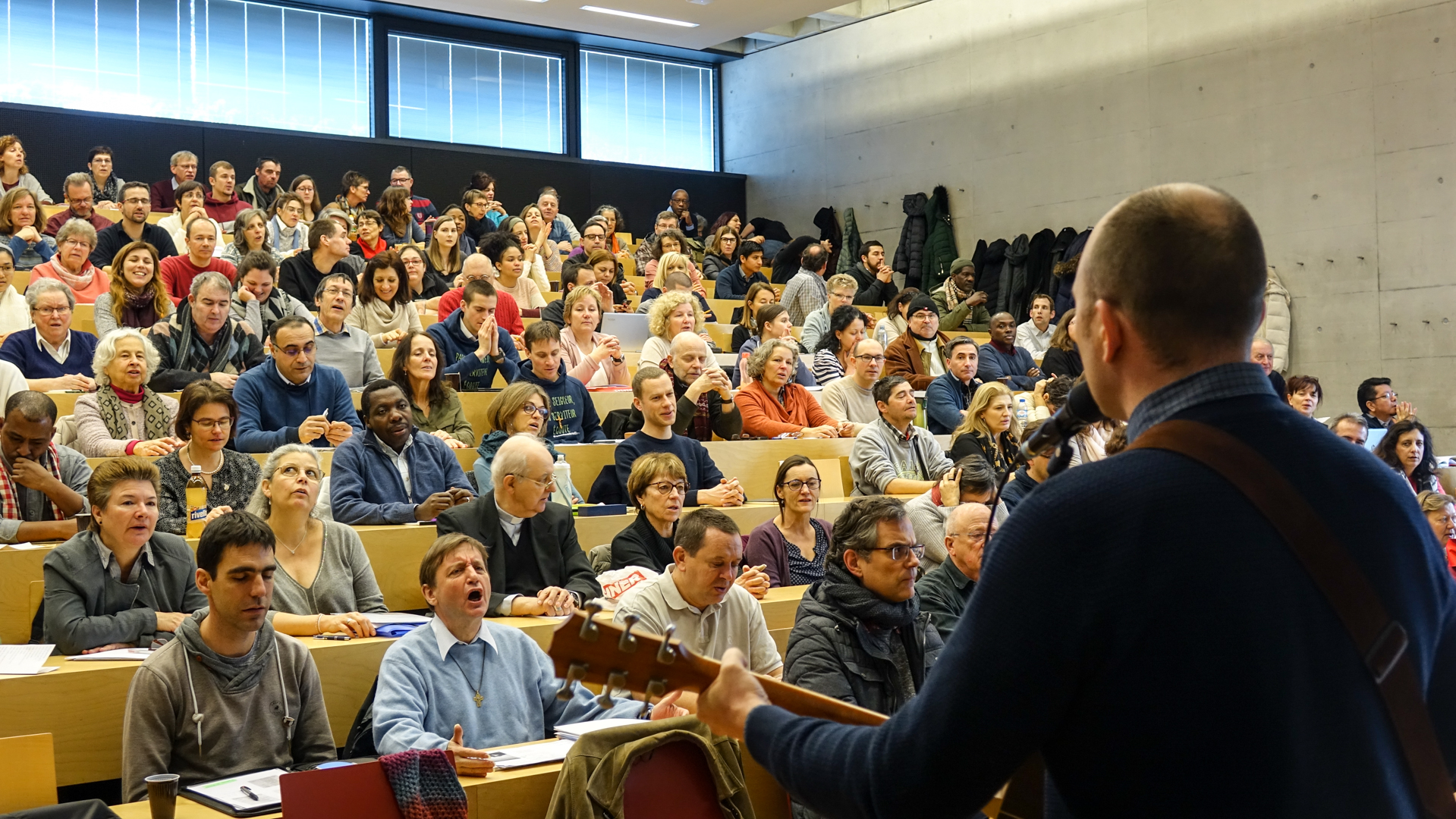 La 1ere Université de la solidarité et de la diaconie a rassemblé 200 personnes à Fribourg  | © Maurice Page 