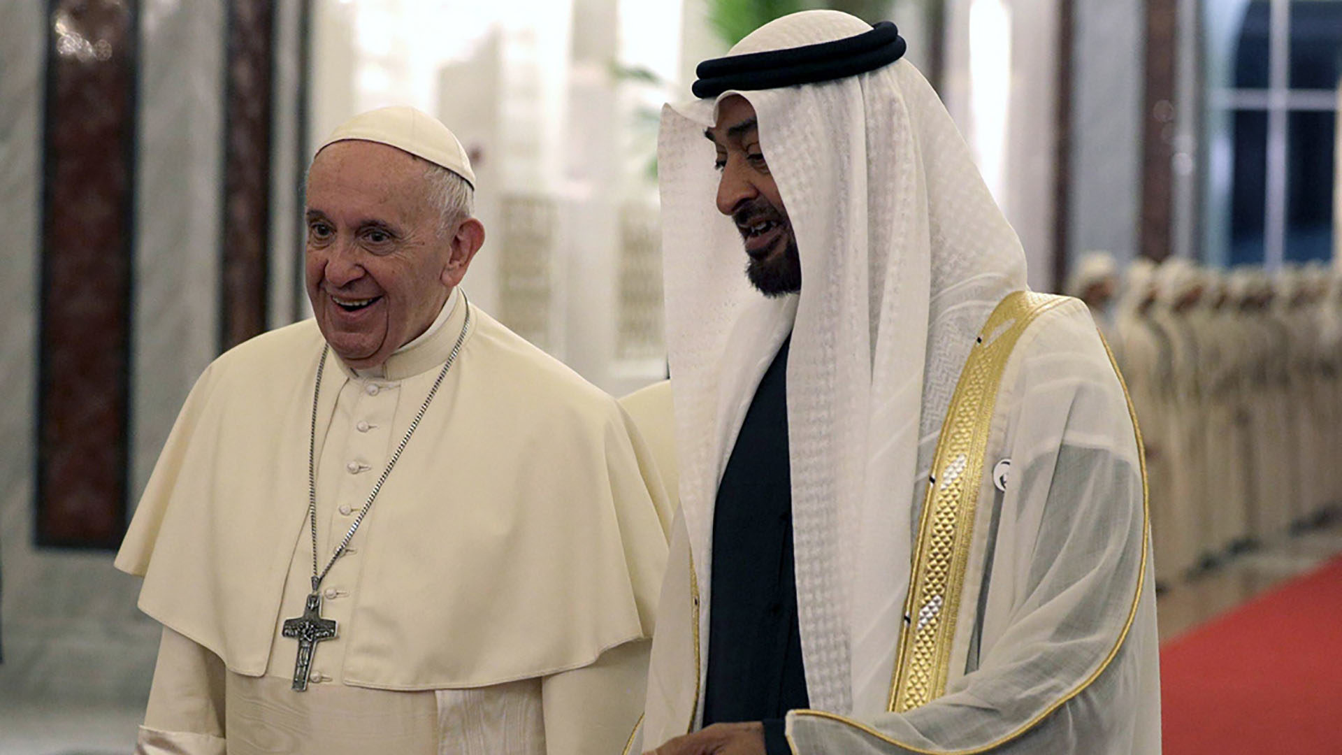 Le pape a été accueilli à Abou Dabi par le prince héritier Mohammed bin Zayed Al Nahyan. | © Keystone