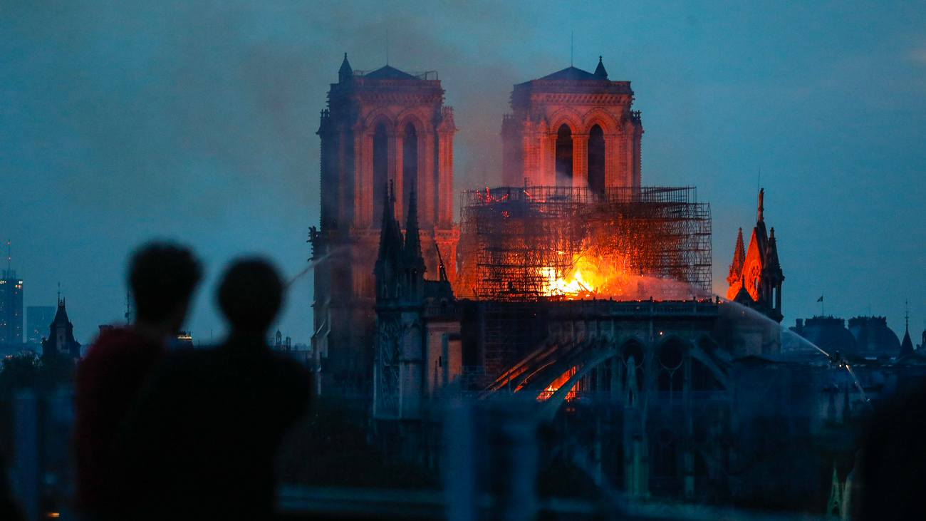 Un incendie dévore Notre-Dame depuis le début de soirée lundi 15 avril | © Keystone