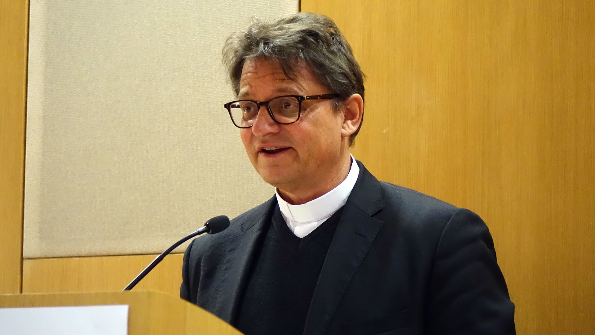 Pour Mgr Felix Gmür, il faut un débat théologique sur la position et la mission du prêtre  © Maurice Page.