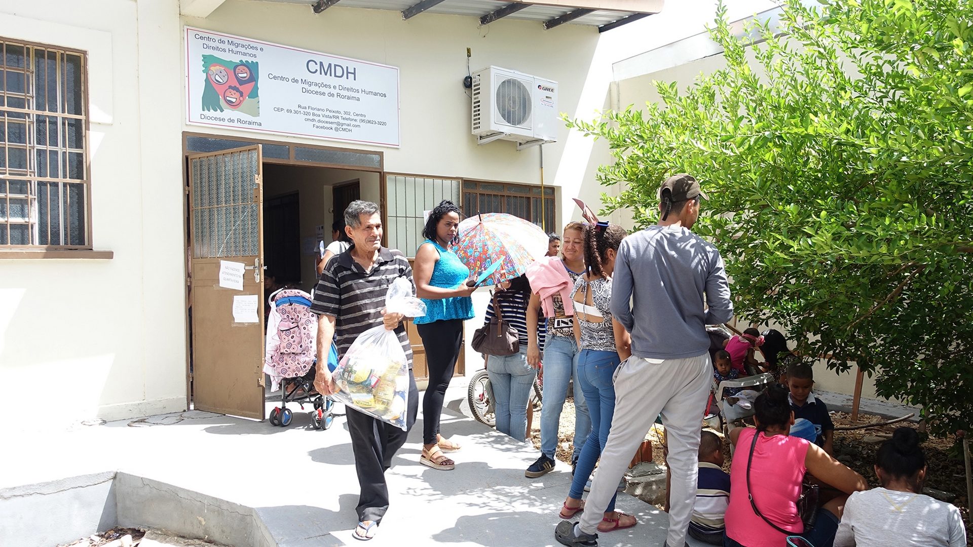 Migrants vénézuéliens devant le centre d'accueil du diocèse de Roraima à Boa Vista, au Brésil | © Jean-Claude Gerez 