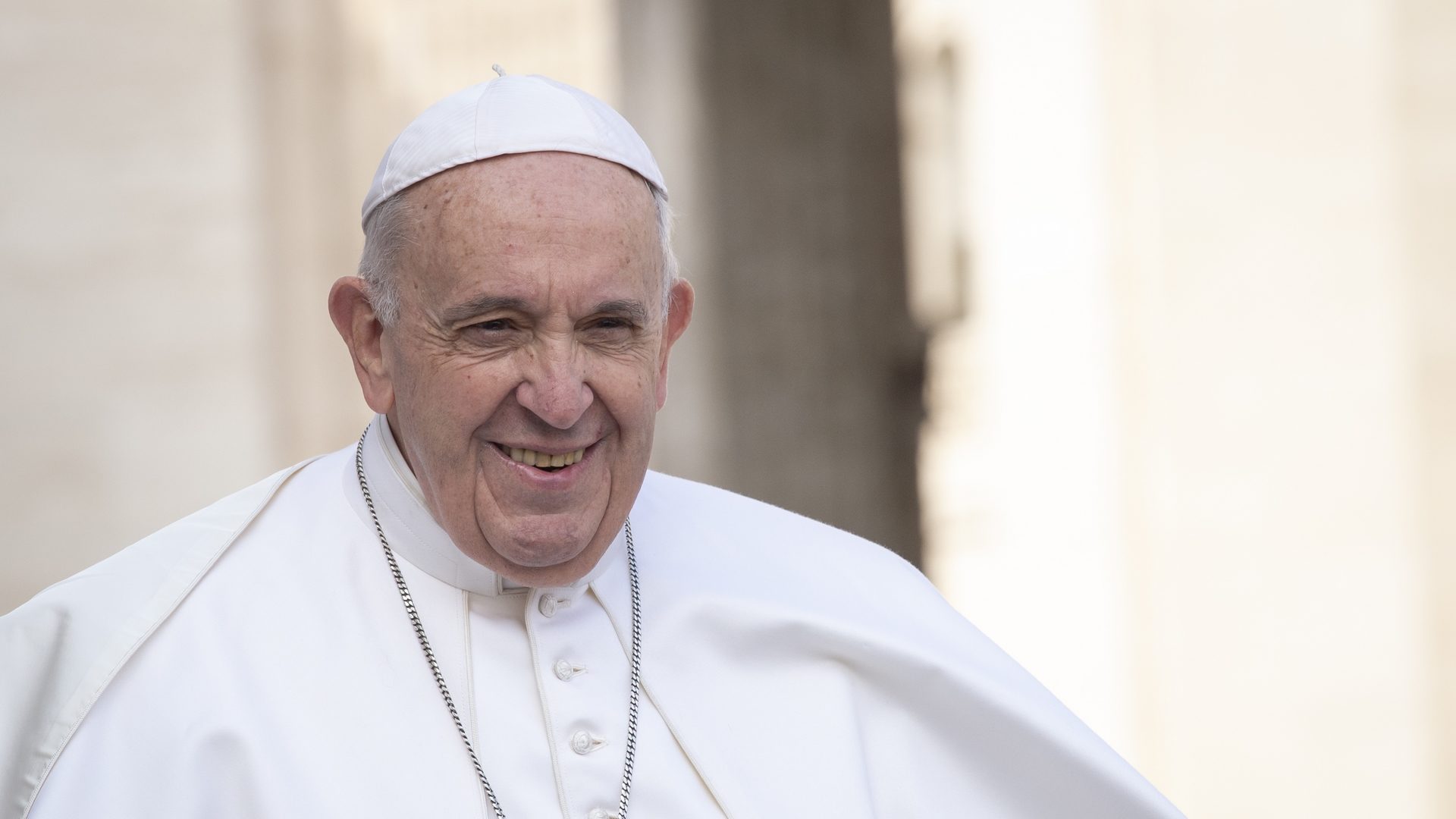 Le pape François arrive à l'audience générale | © Antoine Mekary I.Media