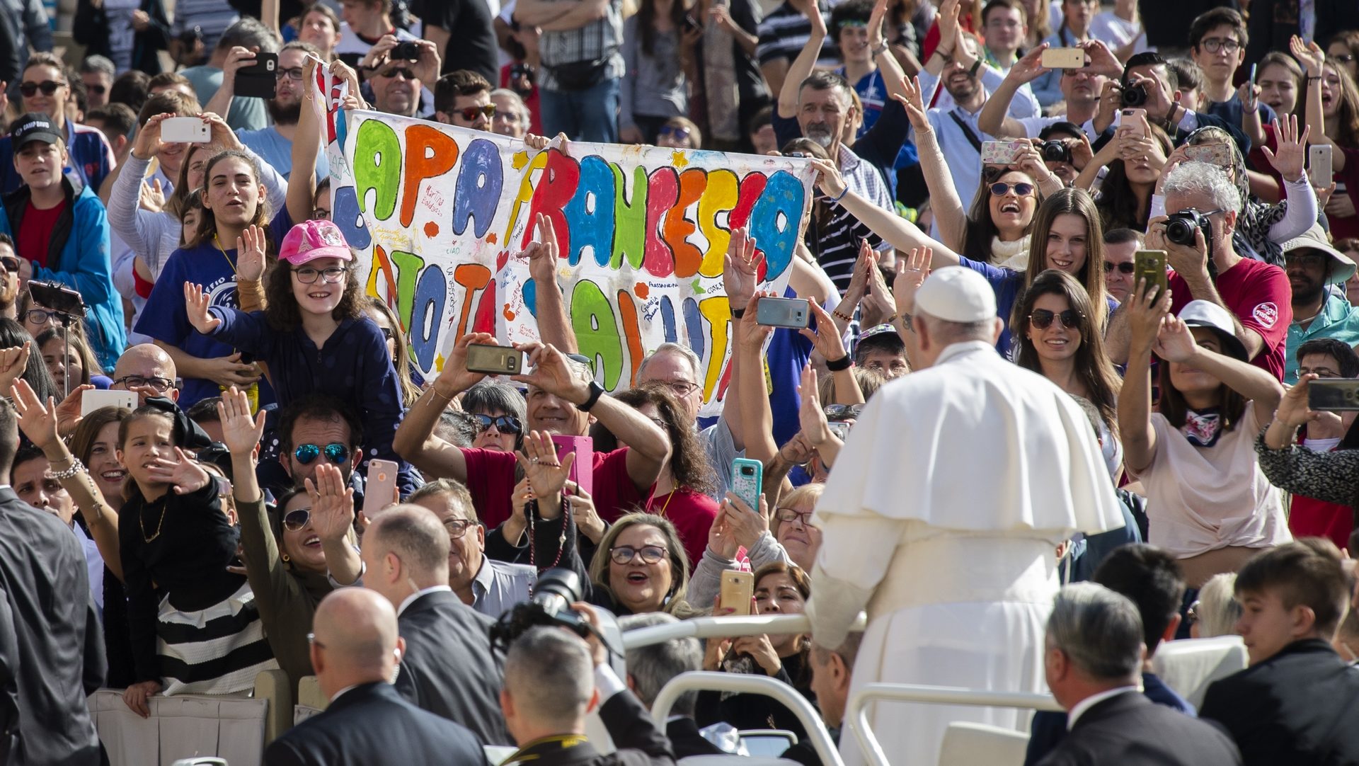 Le pape François arrive à l'audience Place Saint-Pierre | © Antoine Mekary I.Media