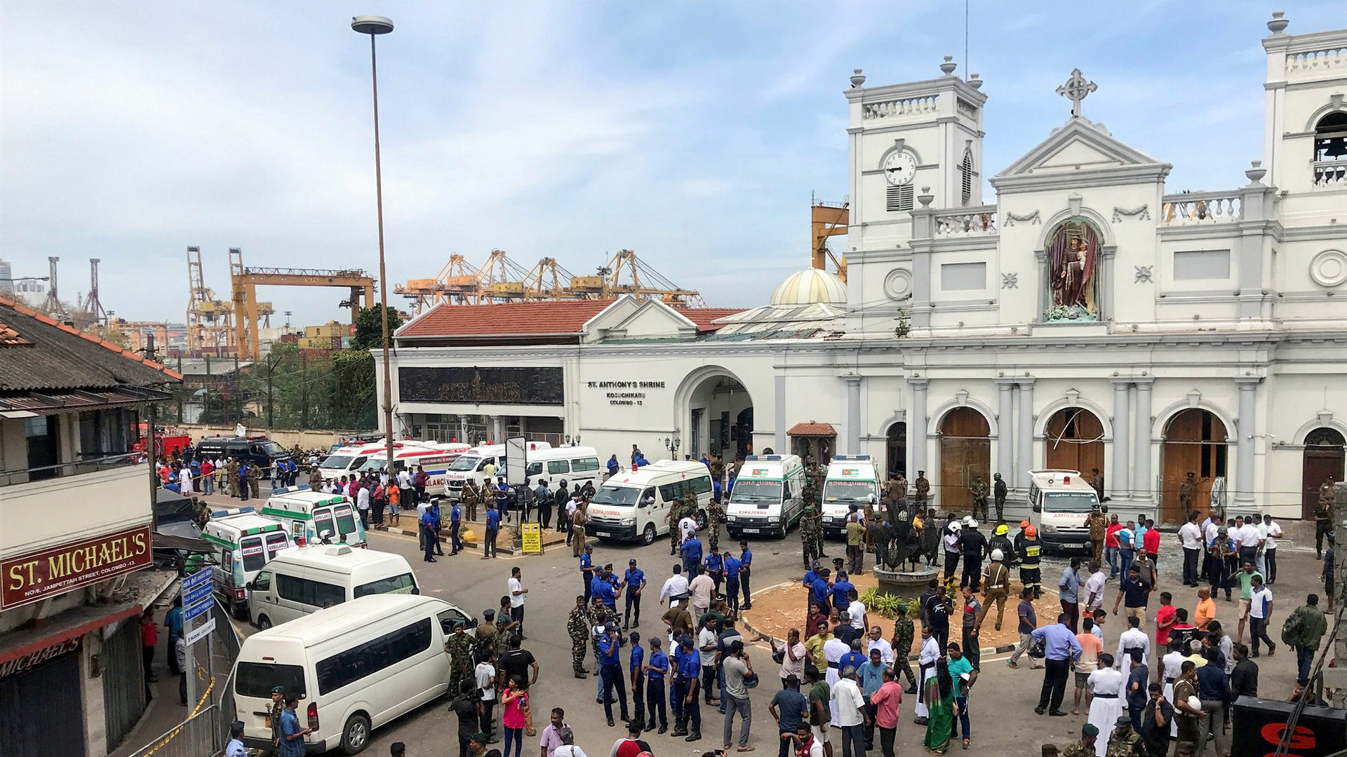 Une série d’explosions meurtrières a frappé trois églises du Sri Lanka le jour de Pâques | © twitter.com/descifraguerra
