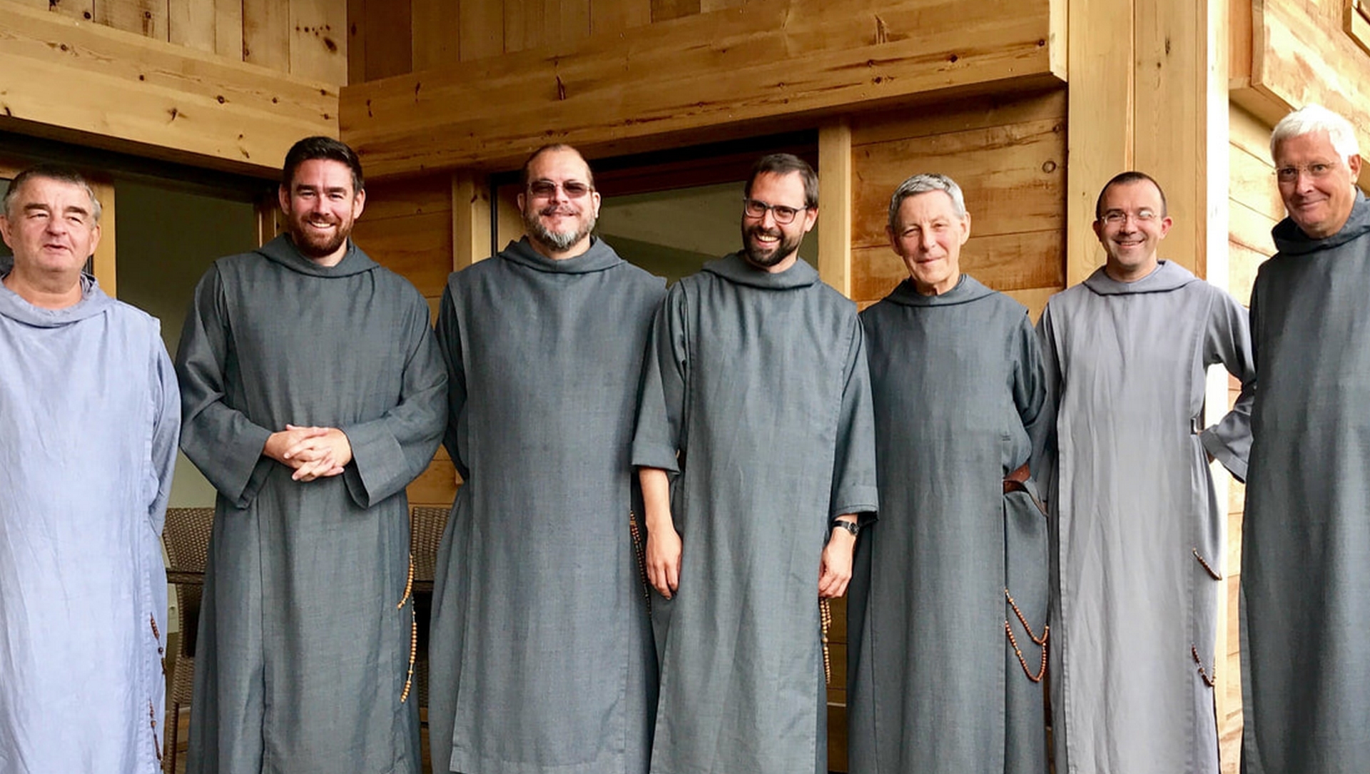 Les membres du prieuré des Frères de Saint-Jean à Genève, le Frère Jean-Marie est le premier à gauche |  paroisse St-François de Sales 