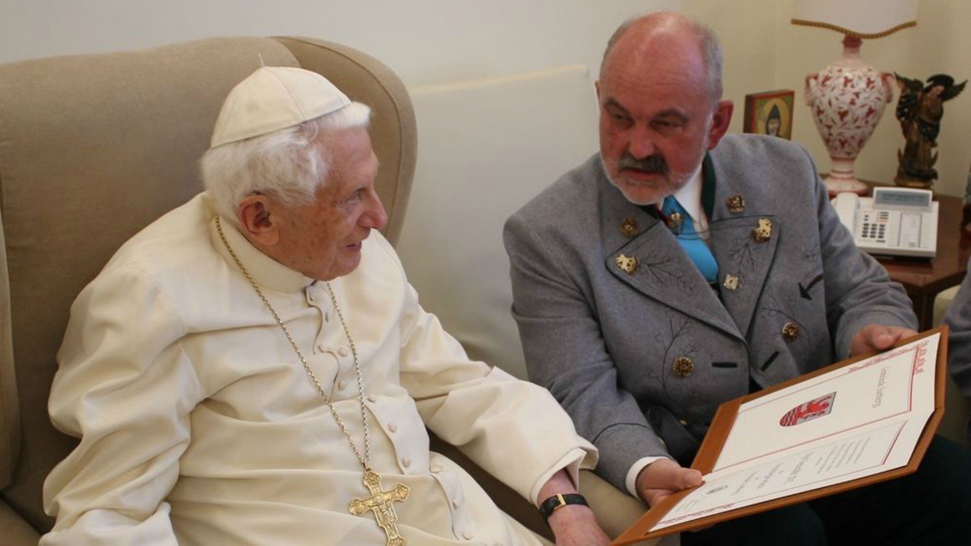 Joseph Ratzinger, premier citoyen d'honneur de Surberg, la commune de son enfance | © Traunsteiner Tagblatt