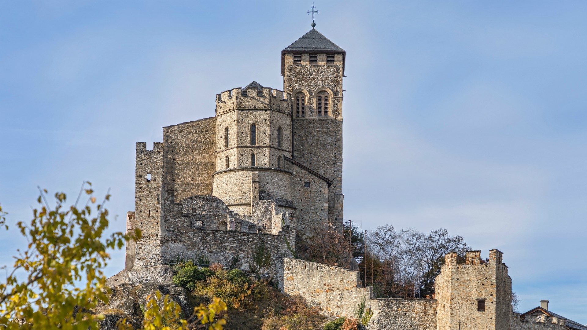 L'église fortifiée de Valère domine la ville de Sion | service de presse Thomas Andenmatten