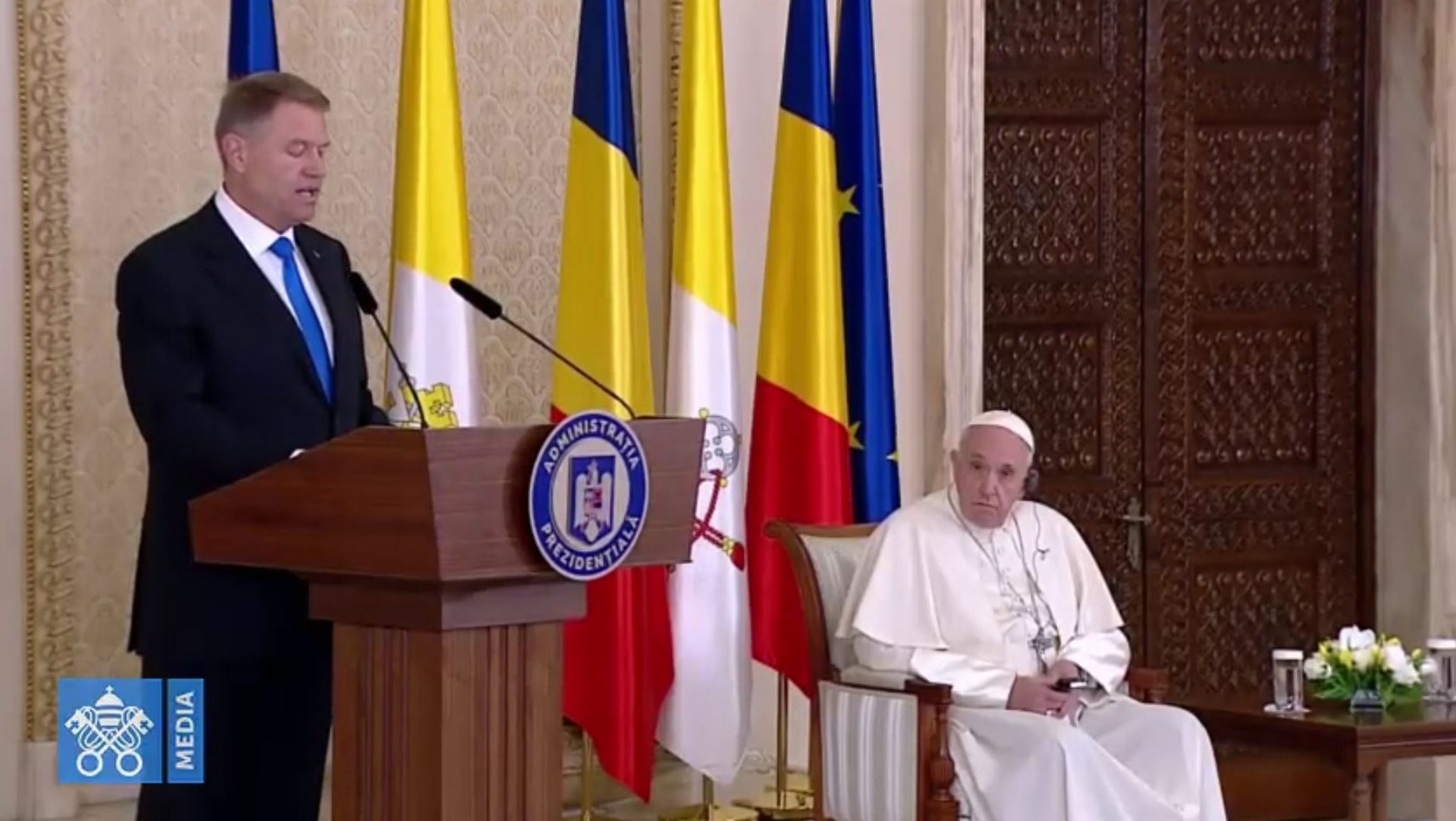 Le président roumains s'adresse au pape François | Vatican media 