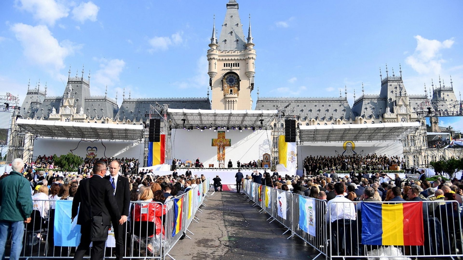 100'000 personnes ont reçu le pape à Iasi, en Roumanie | © EPA/ETTORE FERRARI