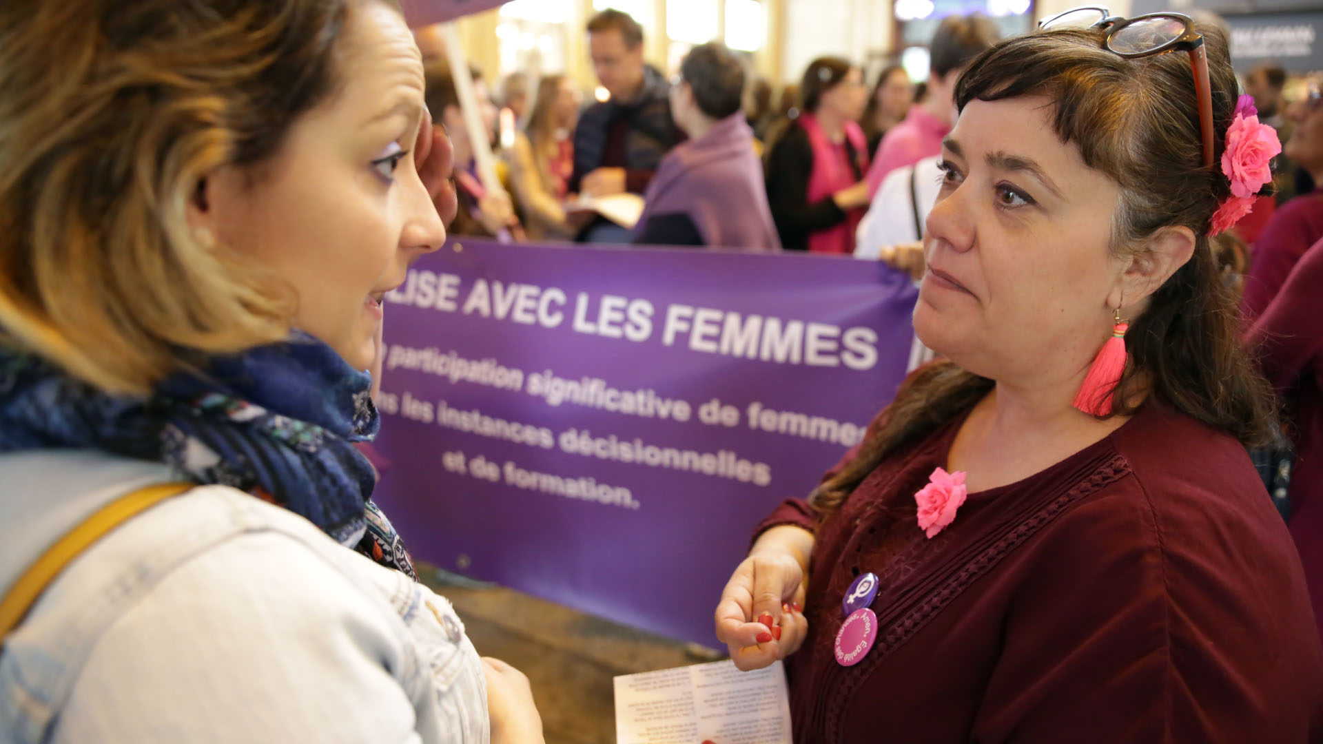 Les femmes réclament une juste place. 
Le Réseau des femmes en Eglise a rassemblé une soixantaines d'entre elles à la gare de Lausanne, le 14 juin 2019. | © Bernard Hallet 