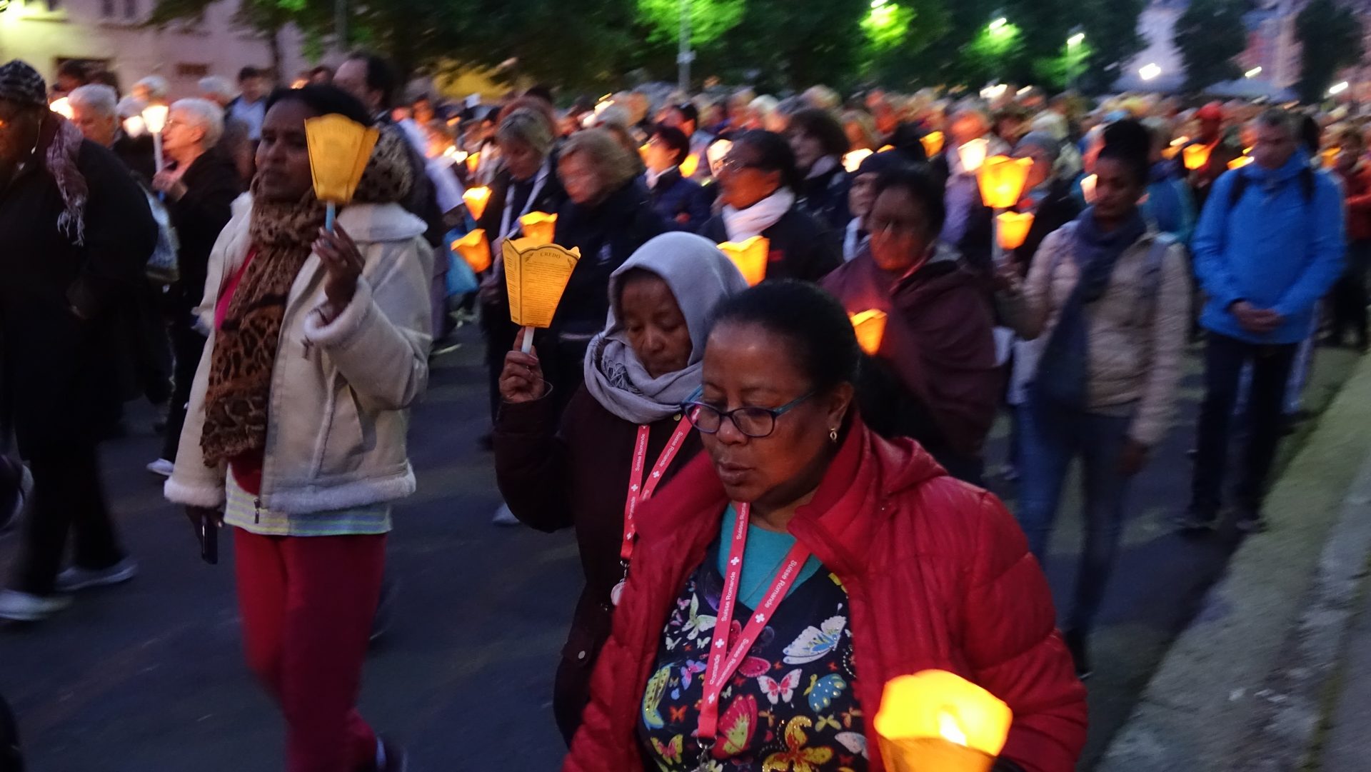 La procession aux flambeaux est un moment fort du pèlerinage de Lourdes | © Maurice Page