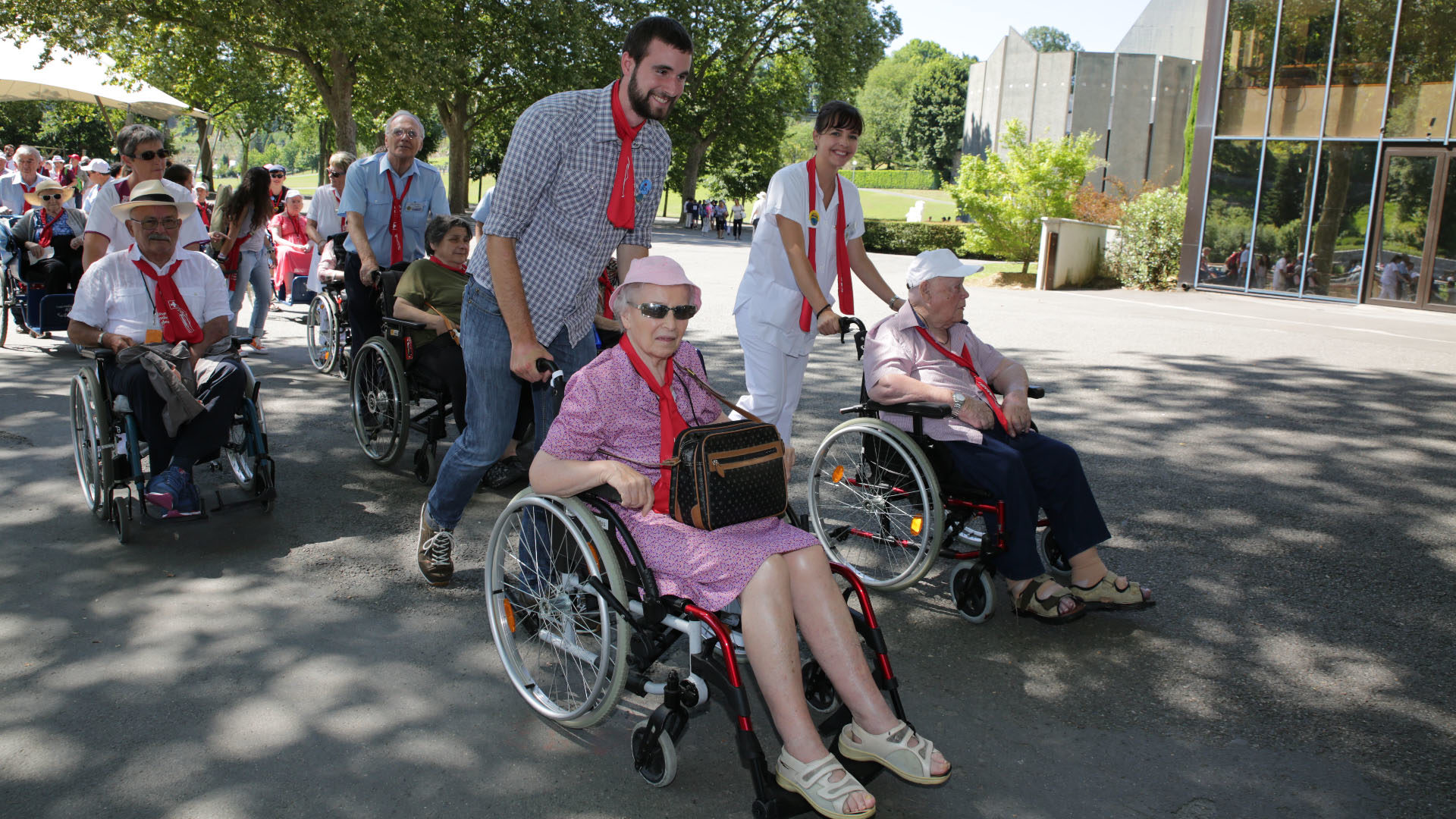 Le pèlerinage d'été de Lourdes s'est rassemblé autour des malades. | © B. Hallet