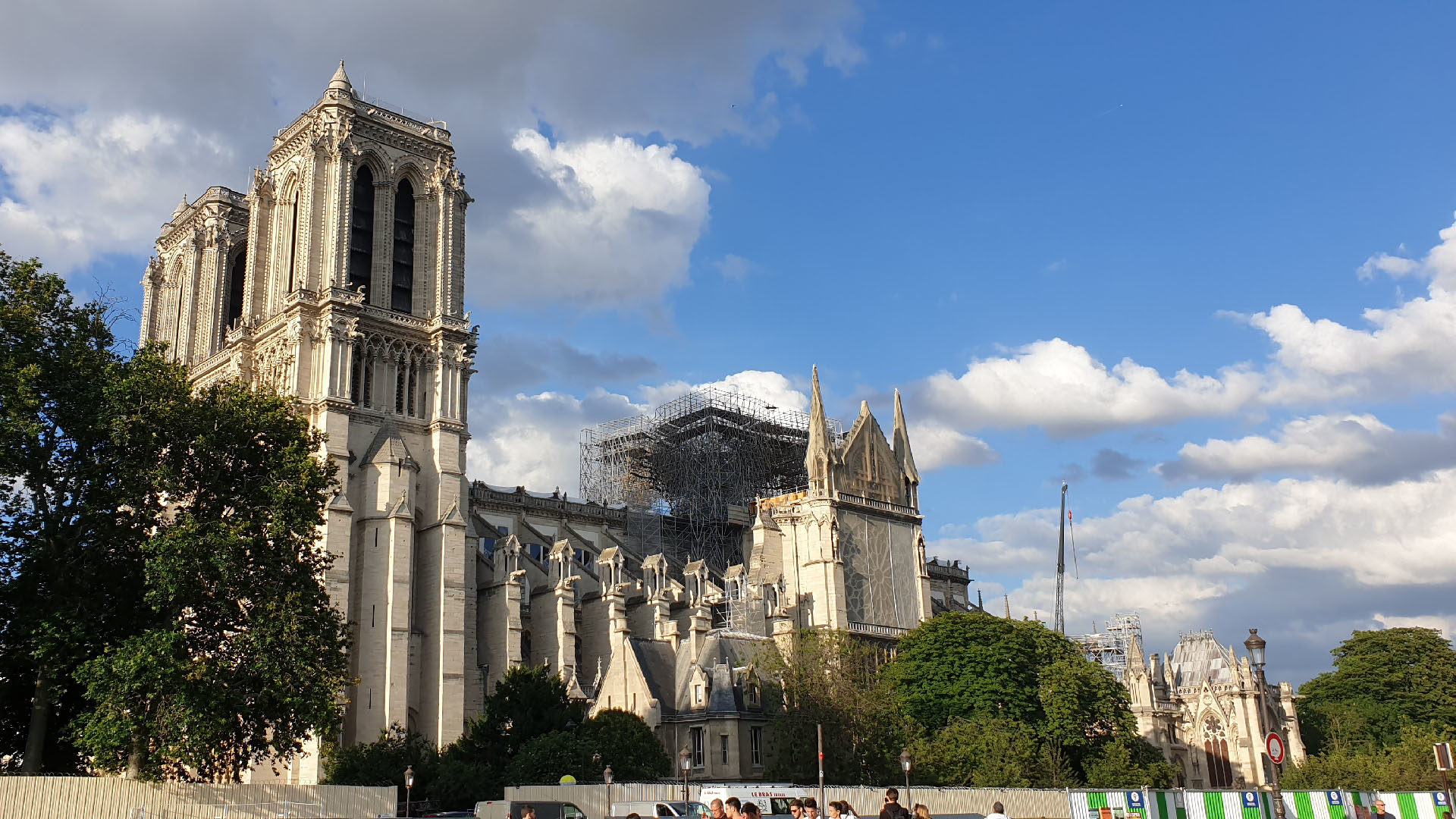 Des tonnes de plomb ont fondu durant l'incendie qui a détruit le toit de la cathédrale. | © B. Hallet