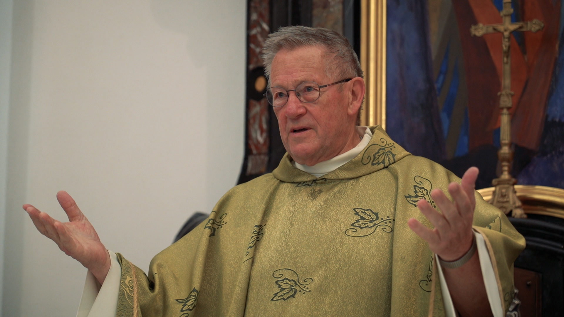 Cyrille Rieder célèbre la messe tous les mercredi à 6h30 à la chapelle du Scex, qui surplombe St-Maurice | © Pierre Pistoletti