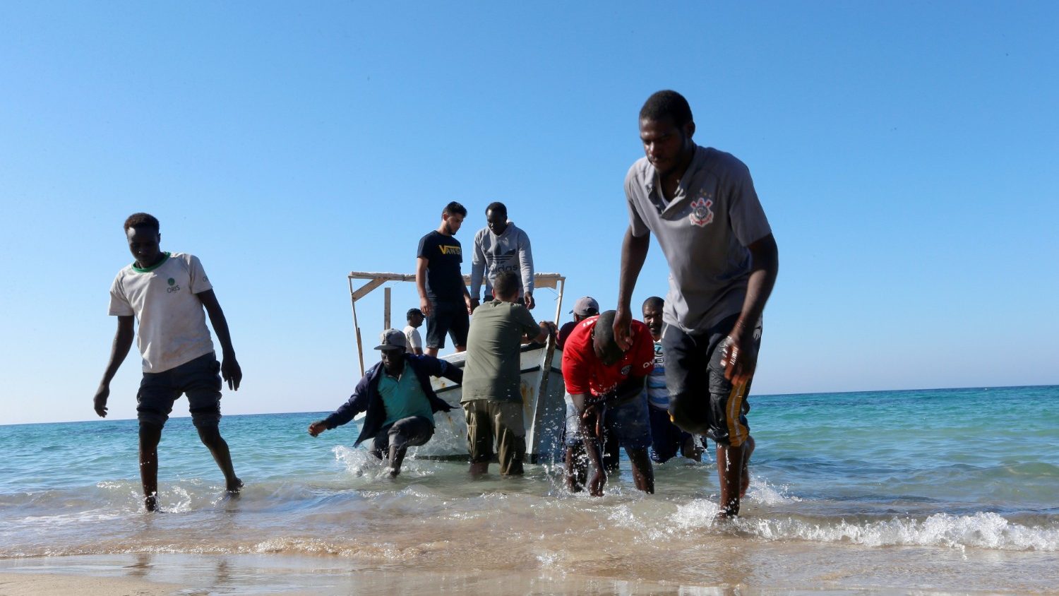Des migrants secourus par les gardes-côtes libyens à Tripoli le 26 juillet 2019 | © news.va