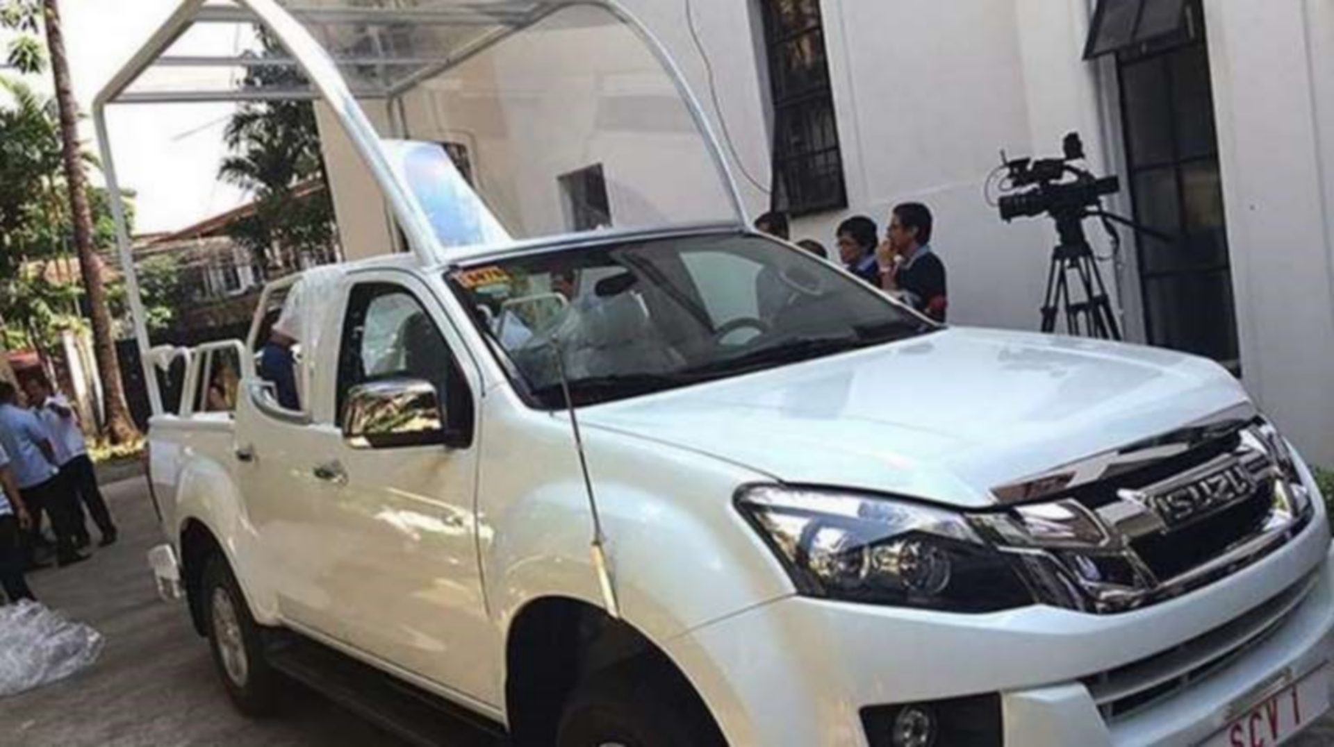 La 'papamobile' que le pape François utilisera au Mozambique est un véhicule Isuzu déjà employé au Kenya en 2015 | ACI 