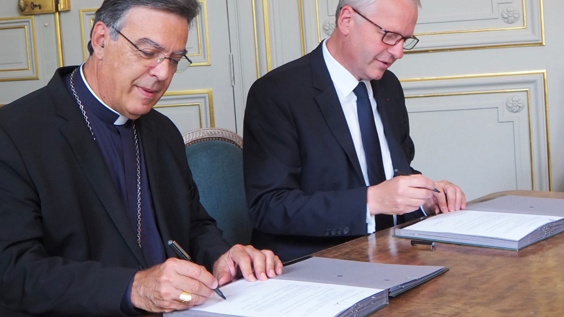 M. Rémy Heitz et Mgr Michel Aupetit  ont signé un protocole pour le signalement des abus sexuel | diocèse de Paris