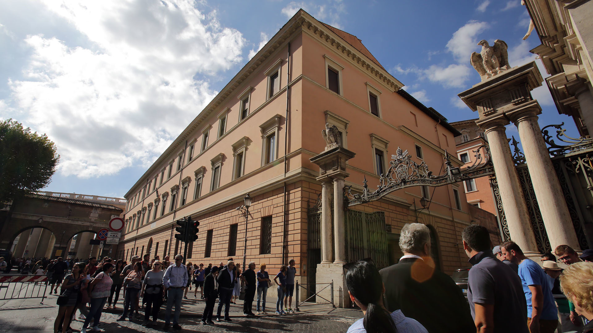 La caserne de la Garde pontificale devra être reconstruite. | © B. Hallet