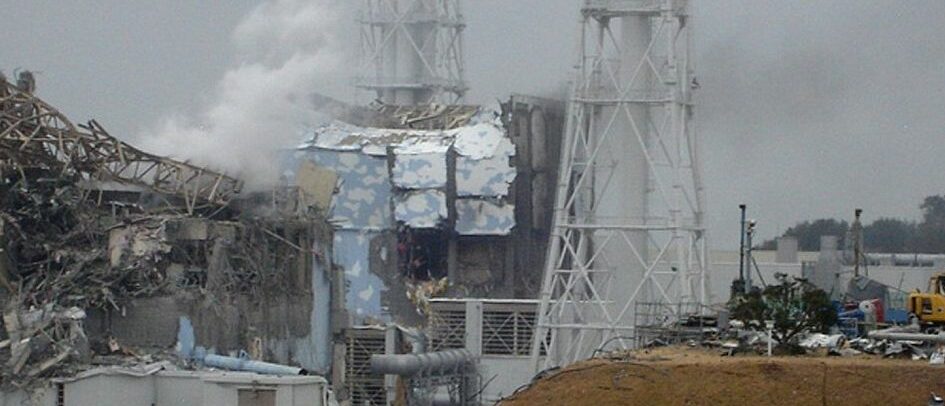 Au Japon, le pape François a souligné les dangers du nucléaire civil | photo: la centrale de Fukushima accidentée | © naturalflow/Flickr/CC BY-SA 2.0