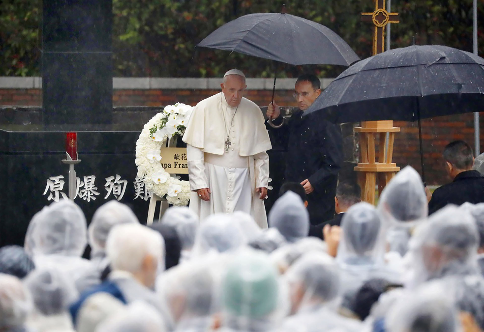 En visite au Japon en novembre 2019, le pape a aussi dénoncé la fausse sécurité que procure la détention d'armes nucléaires | © Keystone