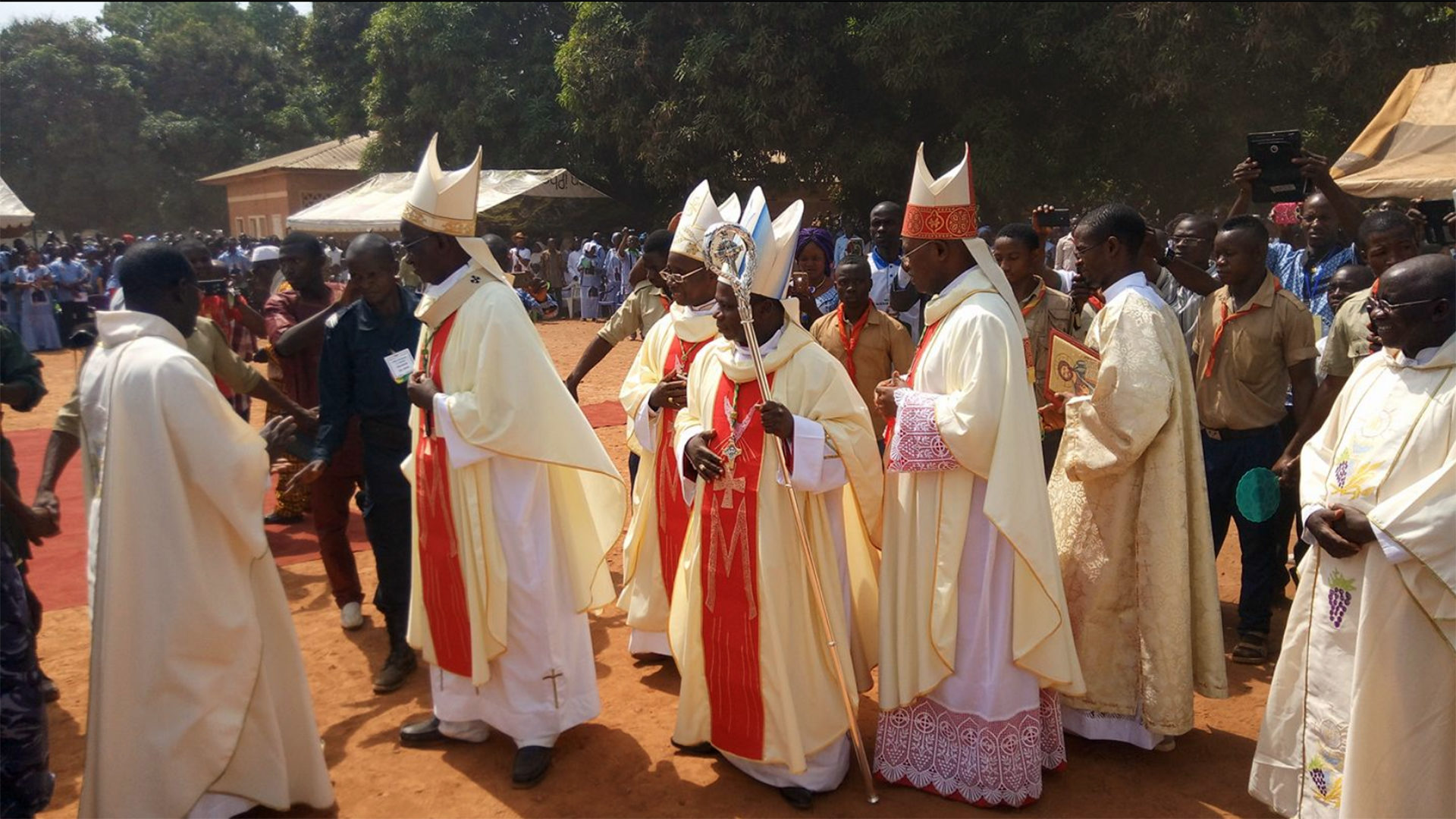 "L’Eglise n’a jamais encouragé, ni soutenu la migration irrégulière", déclare Mgr Vincent Coulibaly, archevêque de Conakry, en Guinée © Facebook / Eglise catholique Guinée