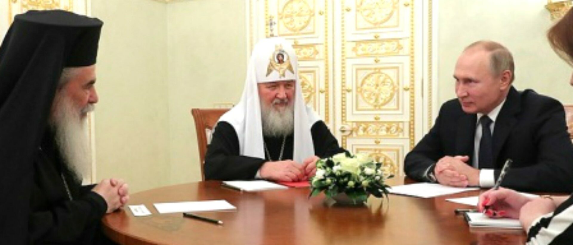 Vladimir Poutine, au Kremlin, avec le patriarche Cyrille de Moscou et le patriarche grec-orthodoxe de Jérusalem Théophile III | © mospat.ru