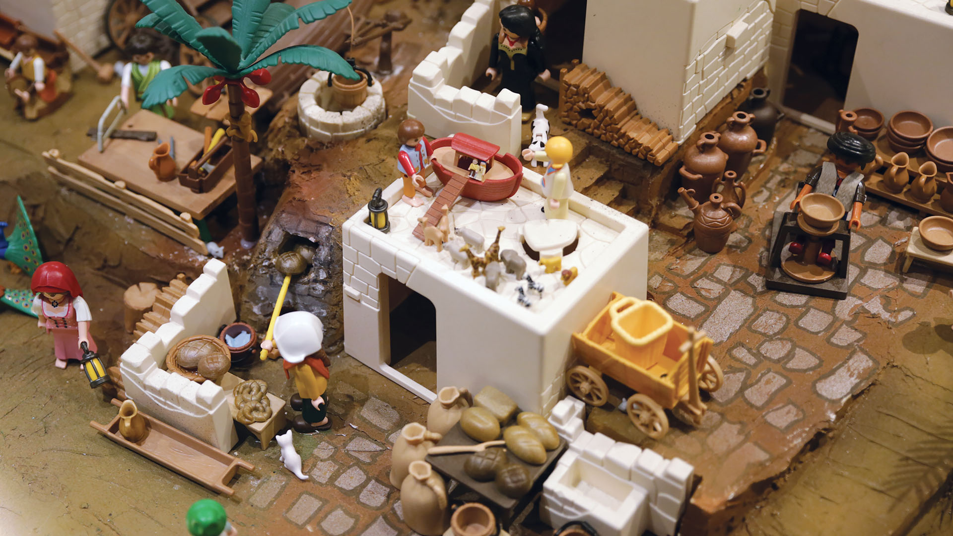 Monthey: 400 Playmobils et 800 animaux pour raconter Noël – Portail  catholique suisse