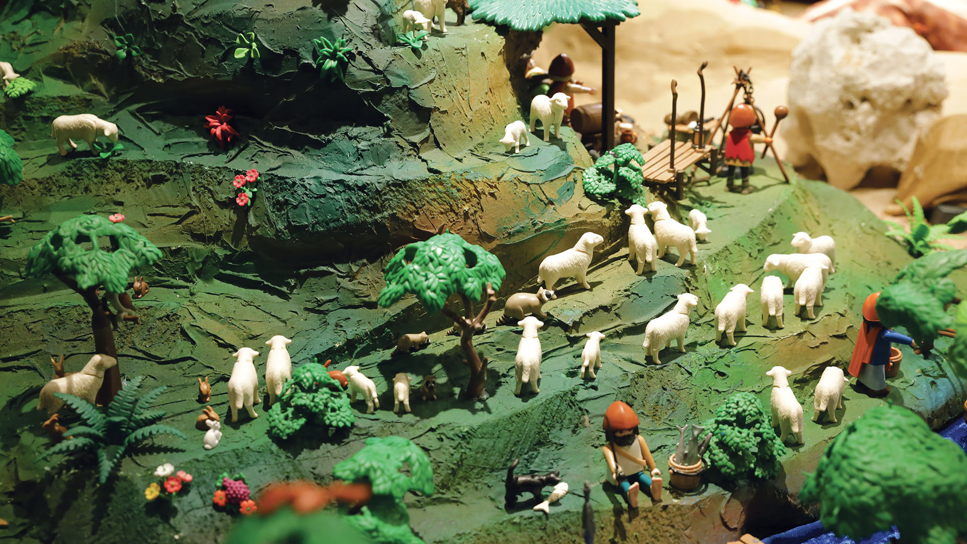 Monthey: 400 Playmobils et 800 animaux pour raconter Noël – Portail  catholique suisse