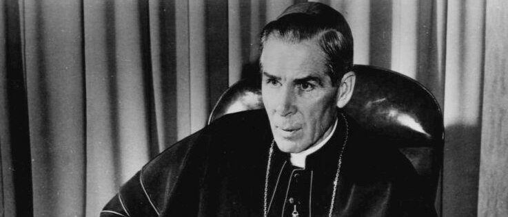 Mgr Fulton Sheen est considéré comme le premier "télévangéliste"