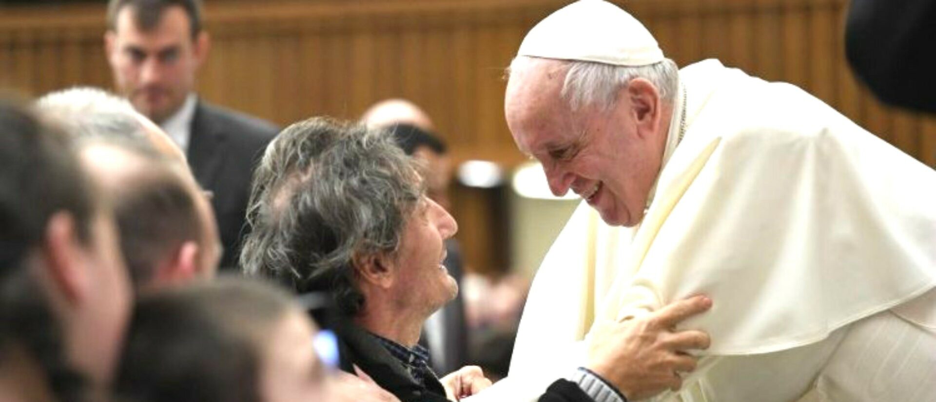 Le pape François salue les fidèles lors de l'audience générale du 11 décembre 2019  | © Vatican Media 