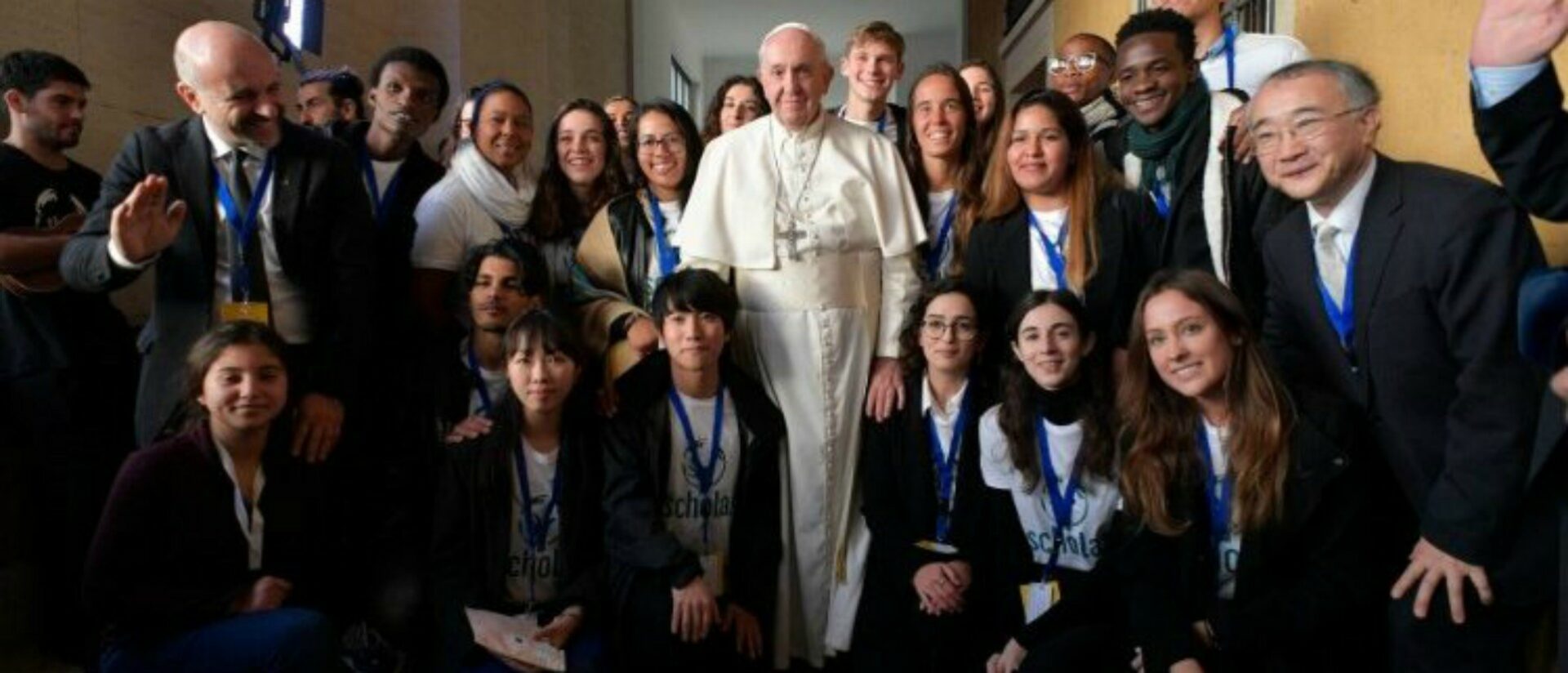 Le pape François et des membres du réseau Scholas Occurentes à Rome, au Palais San Callisto, le 13 décembre 2019 | © Vatican Media 