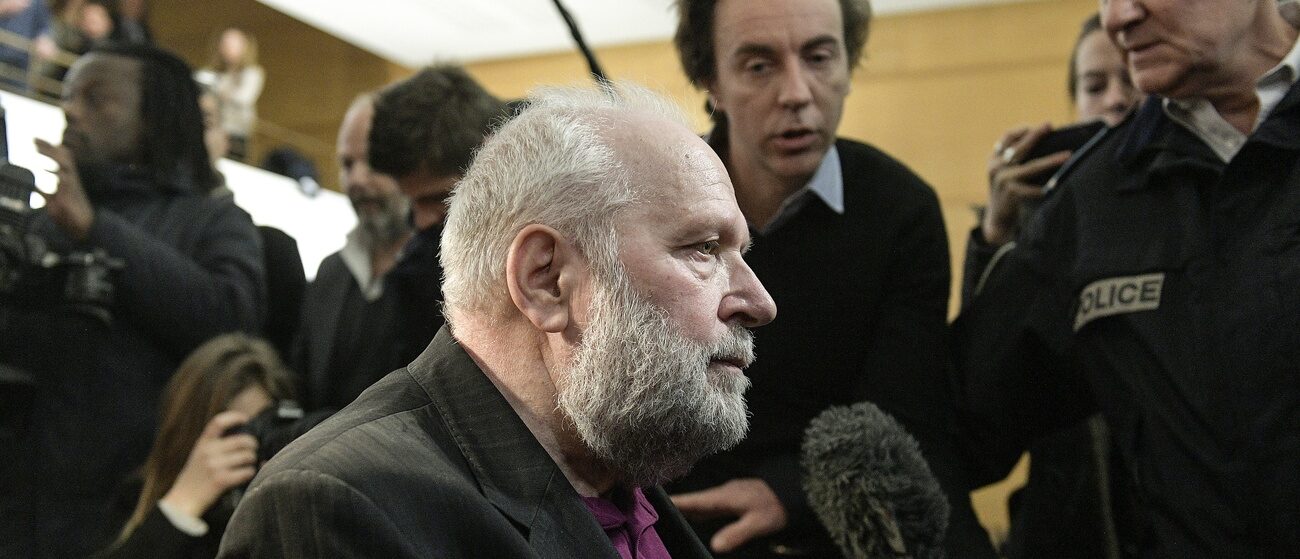 L'ex-Père Preynat, accusé d'agressions sexuelles sur mineurs, dans la salle d'audience, au premier jour du procès au tribunal correctionnel de Lyon, le 14 janvier 2020   | © KEYSTONE/MAXPPP/Maxime JEGAT 