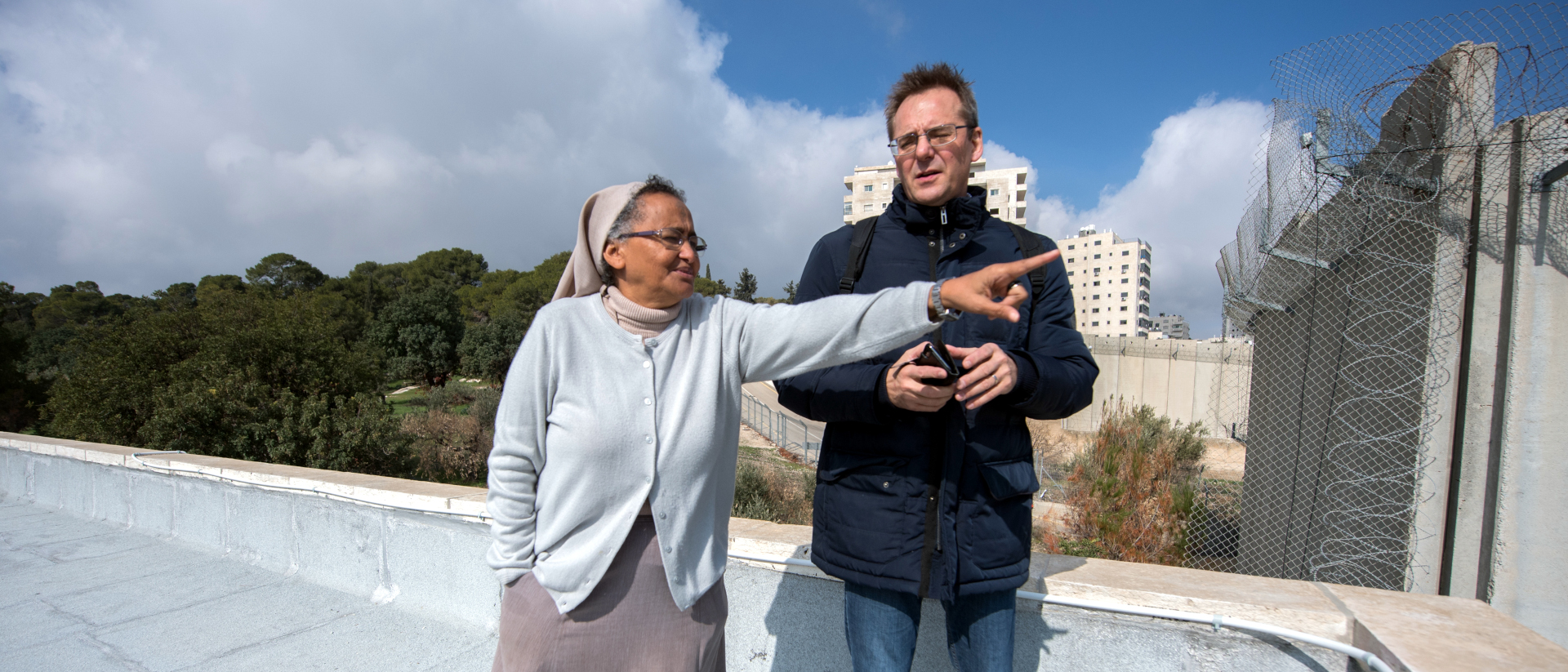 Erwin Tanner au couvent des religieuses comboniennes à Béthanie, en Palestine, encerclées par les colonies israéliennes © Mazur/cbcew.org.uk