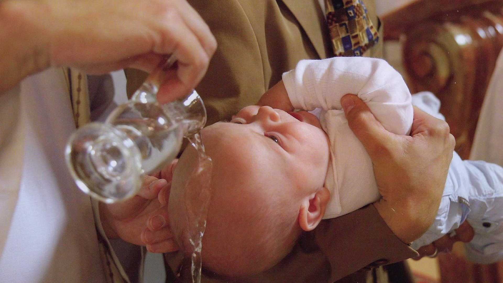 En 2020 18 petits garçons et 13 petites filles ont reçu le baptême des mains du pape François  | © DR