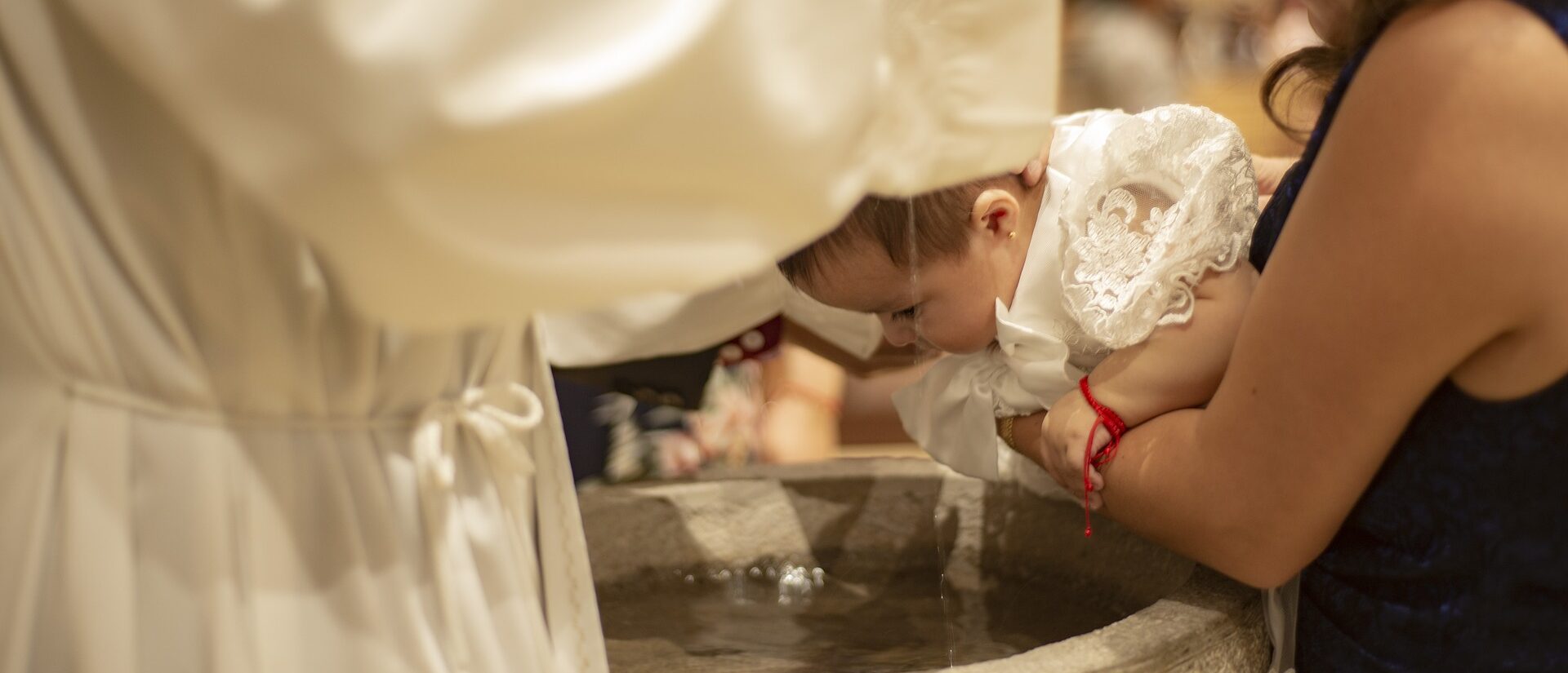 Le baptême est une pratique en baisse en Suisse et dans les pays occidentaux (Pixabay.com)