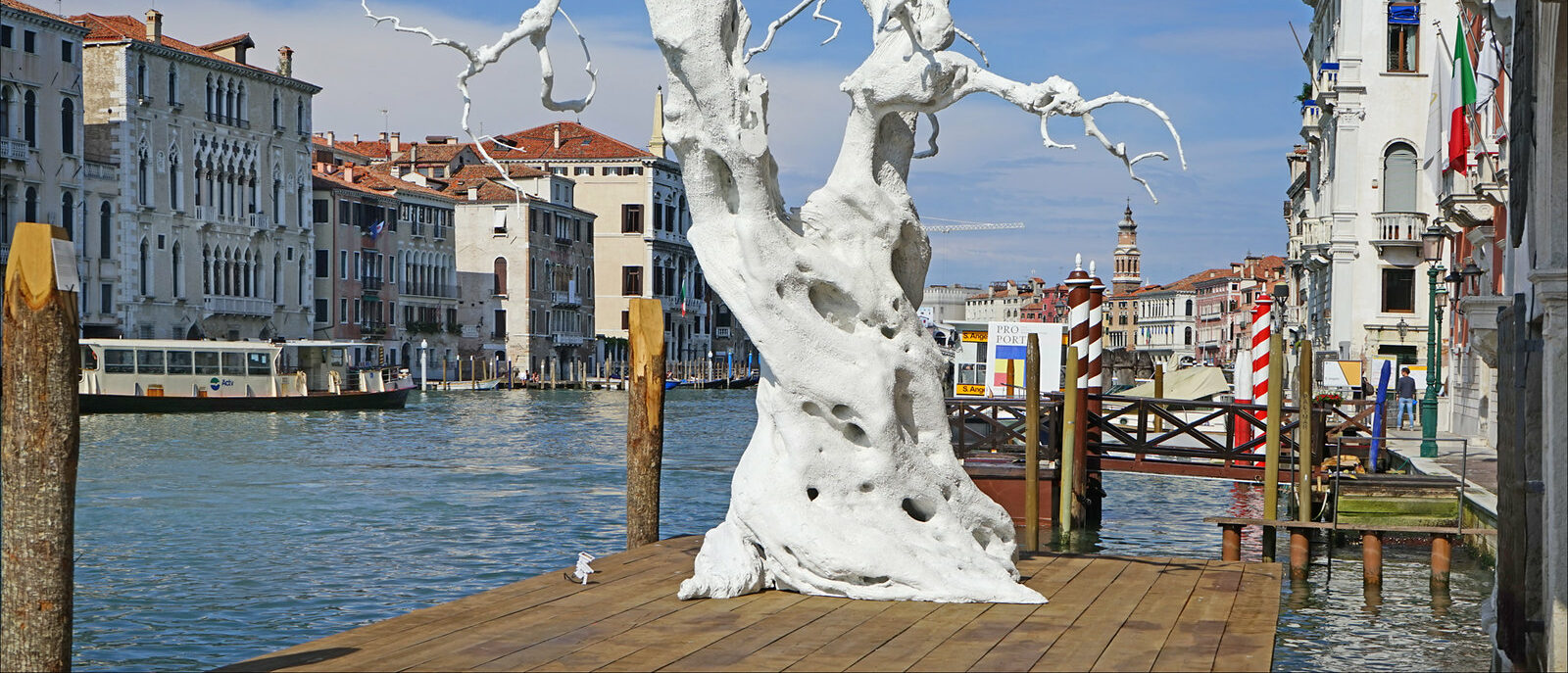 Les expositions peuvent permettre de valoriser la culture | (Photo: Biennale de Venise) © Jean-Pierre Dalbéra/Flickr/CC BY 2.0