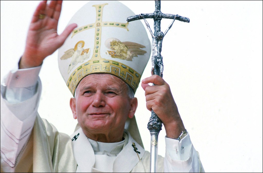 Jean-Paul II, lors de sa visite au Zaïre, en août 1985. | © Flick-François LOCHON /Gamma-Rapho via Getty Images.