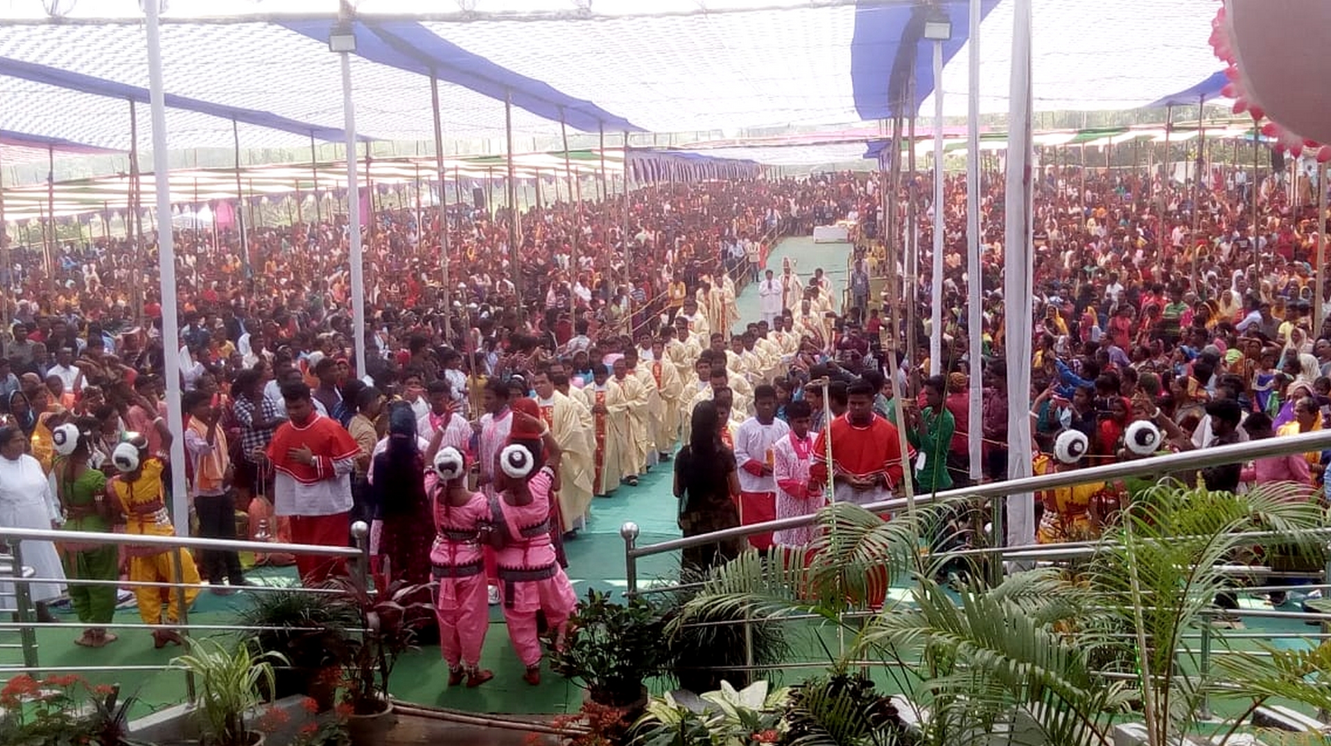 Le sanctuaire marial de Dantoling, en Inde, attire des milliers de pèlerins | asianews
