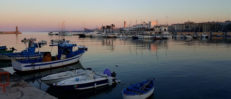 Bari se veut une ville symbolique de la Méditerranée comme  "espace de rencontre" (Piqsels.com)