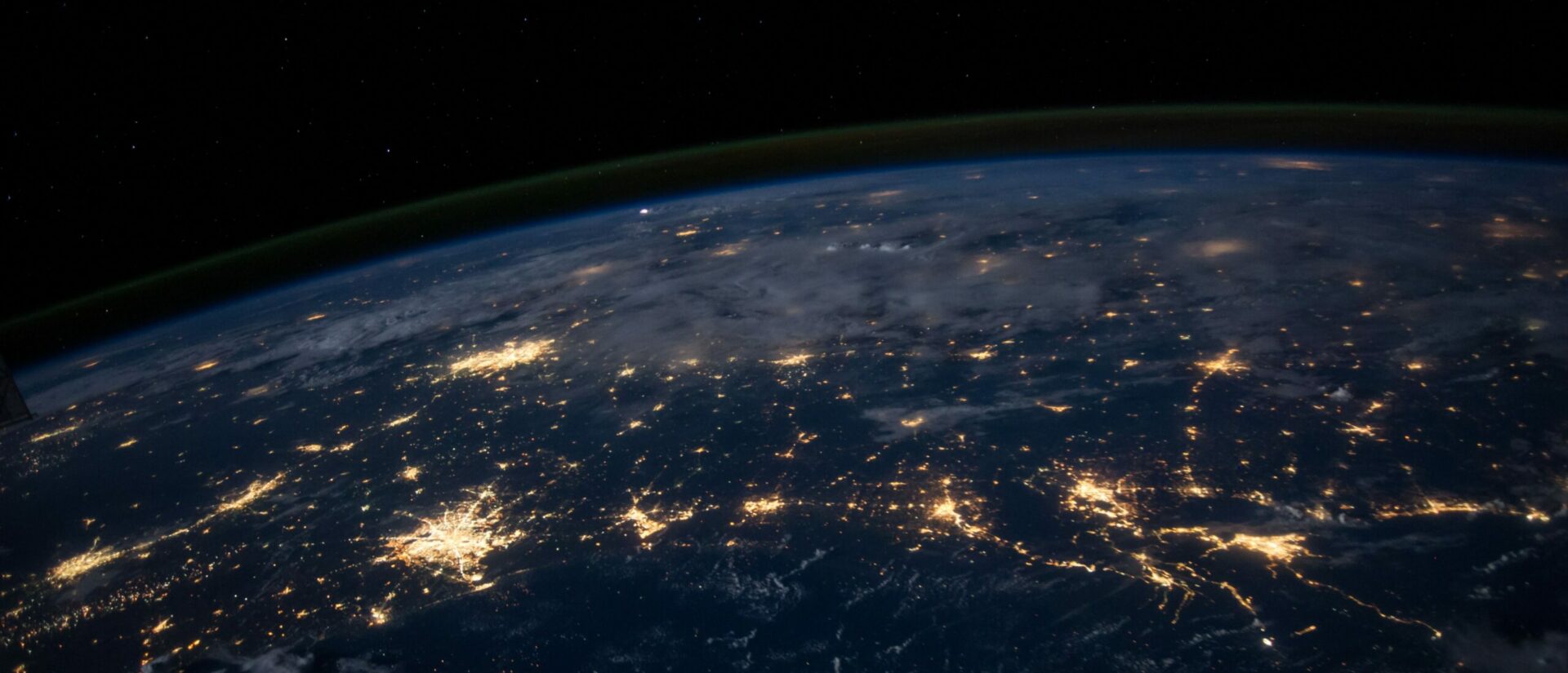 La 5G permettra de récolter plus facilement les données de milliards de personnes (Photo by NASA on Unsplash)