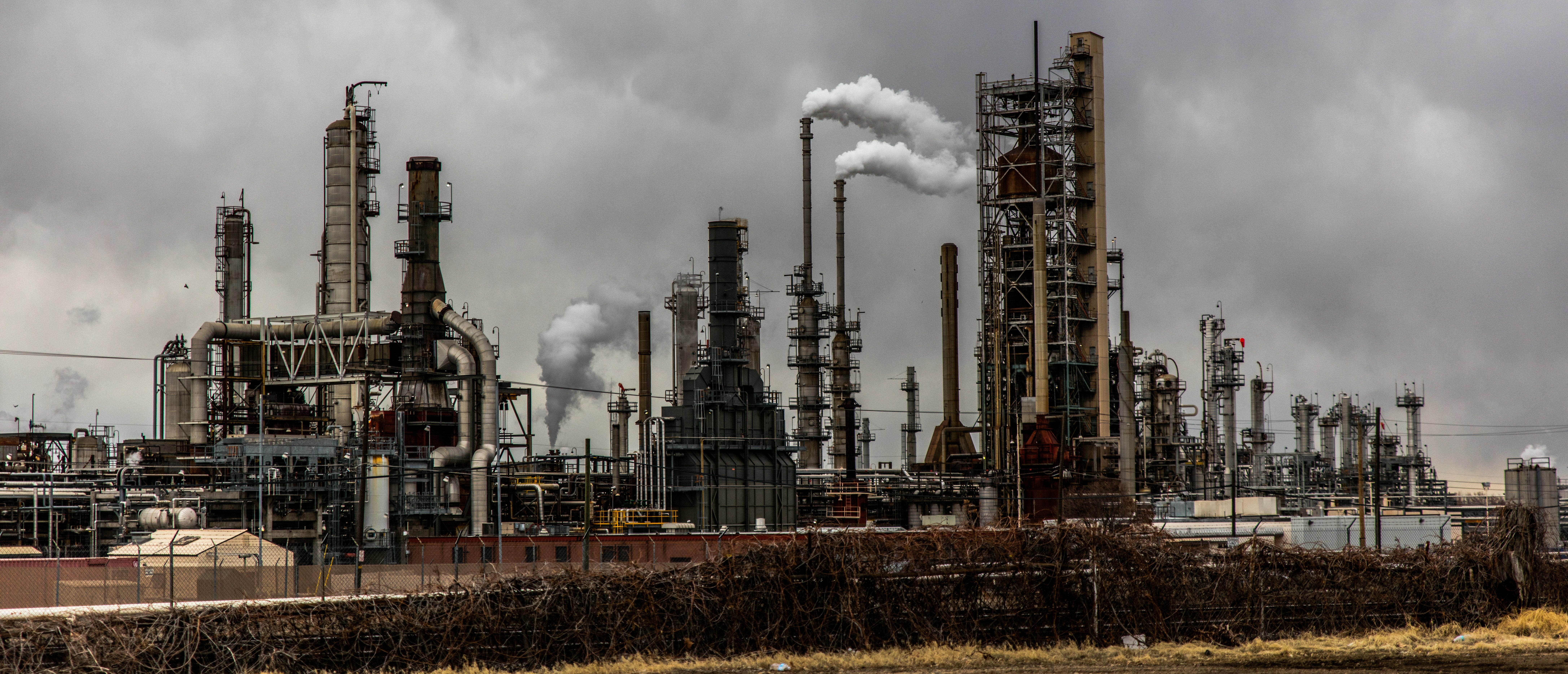 L'industrie pétrolière génère une forte empreinte carbone (Photo: Patrick Hendry aur Unsplash)